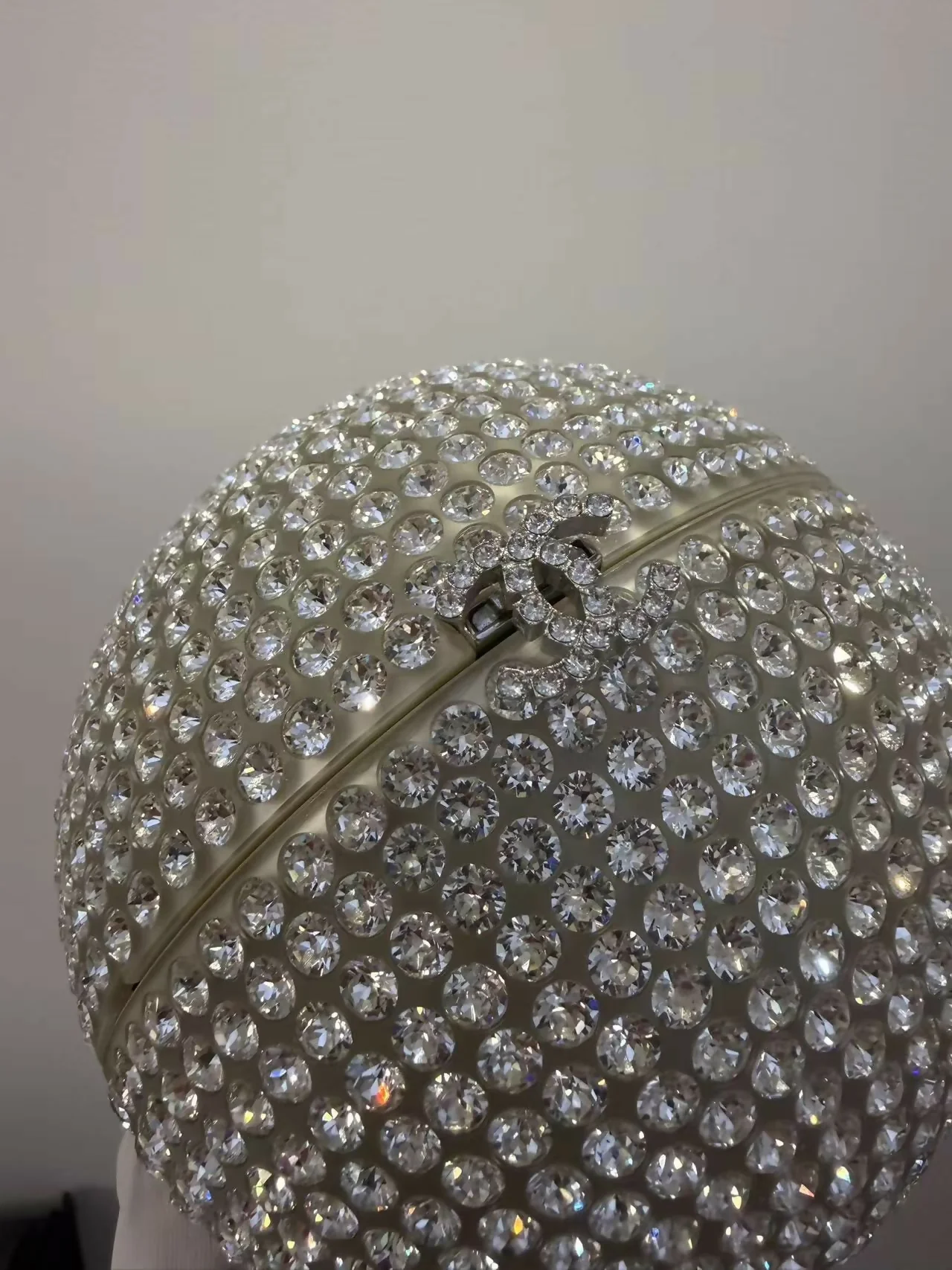 Chanel 2018 Runway Round Crystal Ball evening bag - Image 5