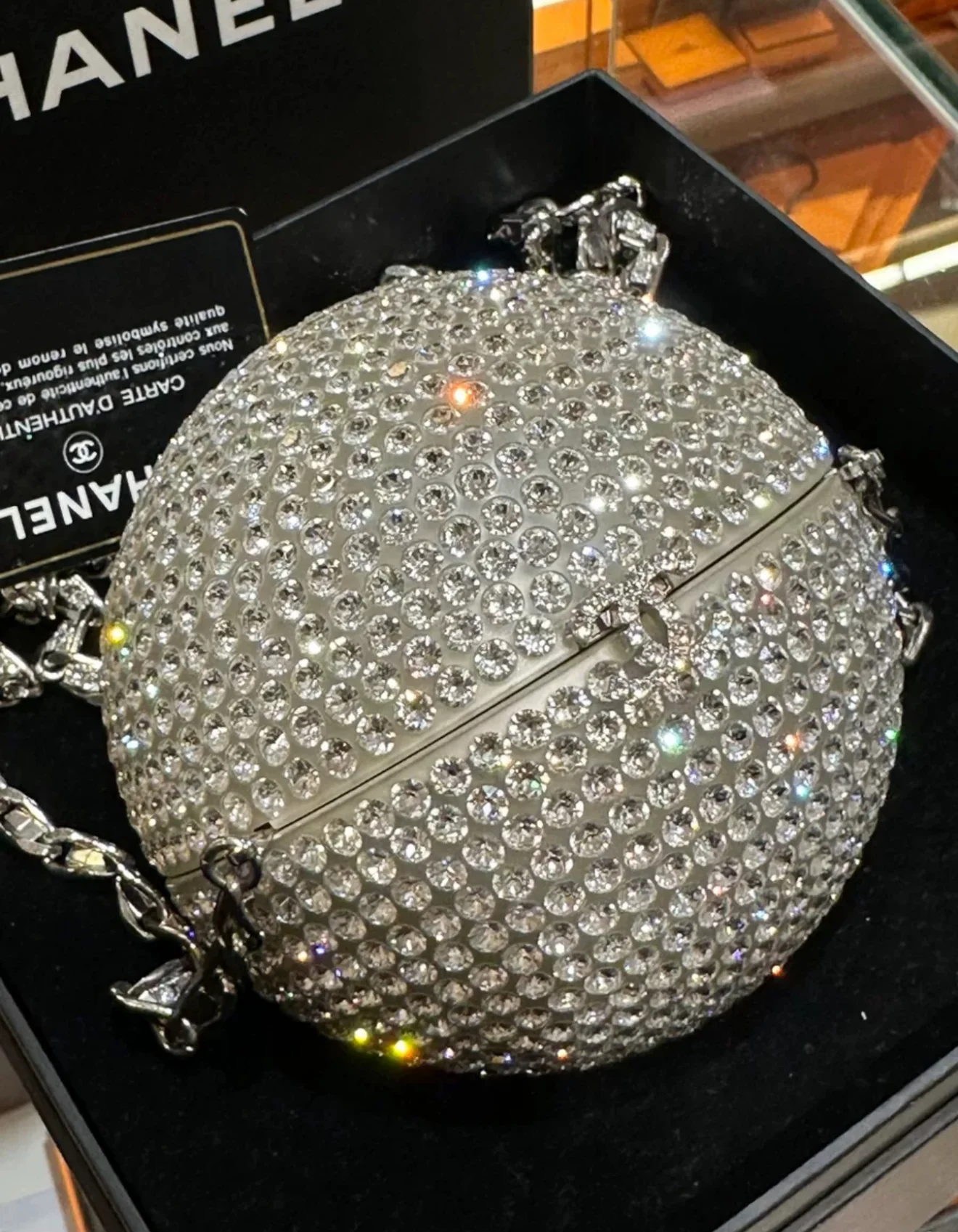 Chanel 2018 Runway Round Crystal Ball evening bag - Image 2