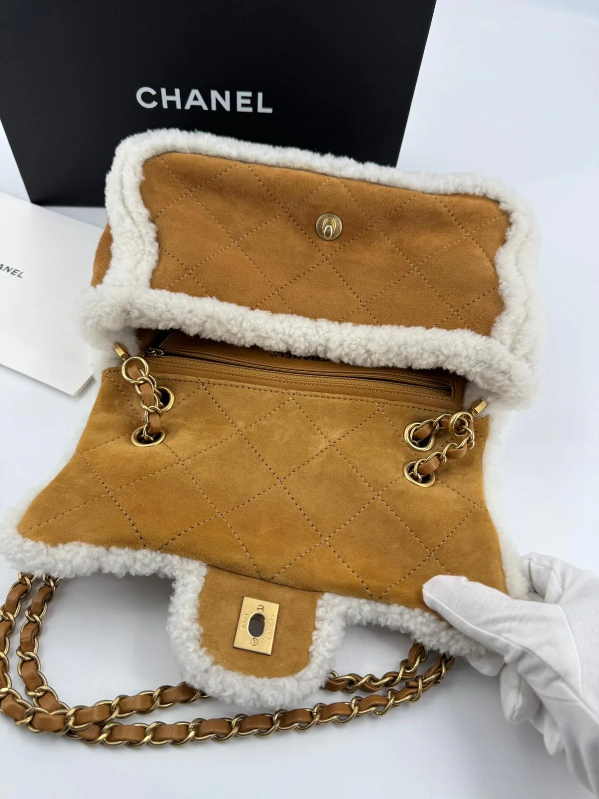 Chanel 2018 Shearling Coco Neige Flap Bag - Image 12
