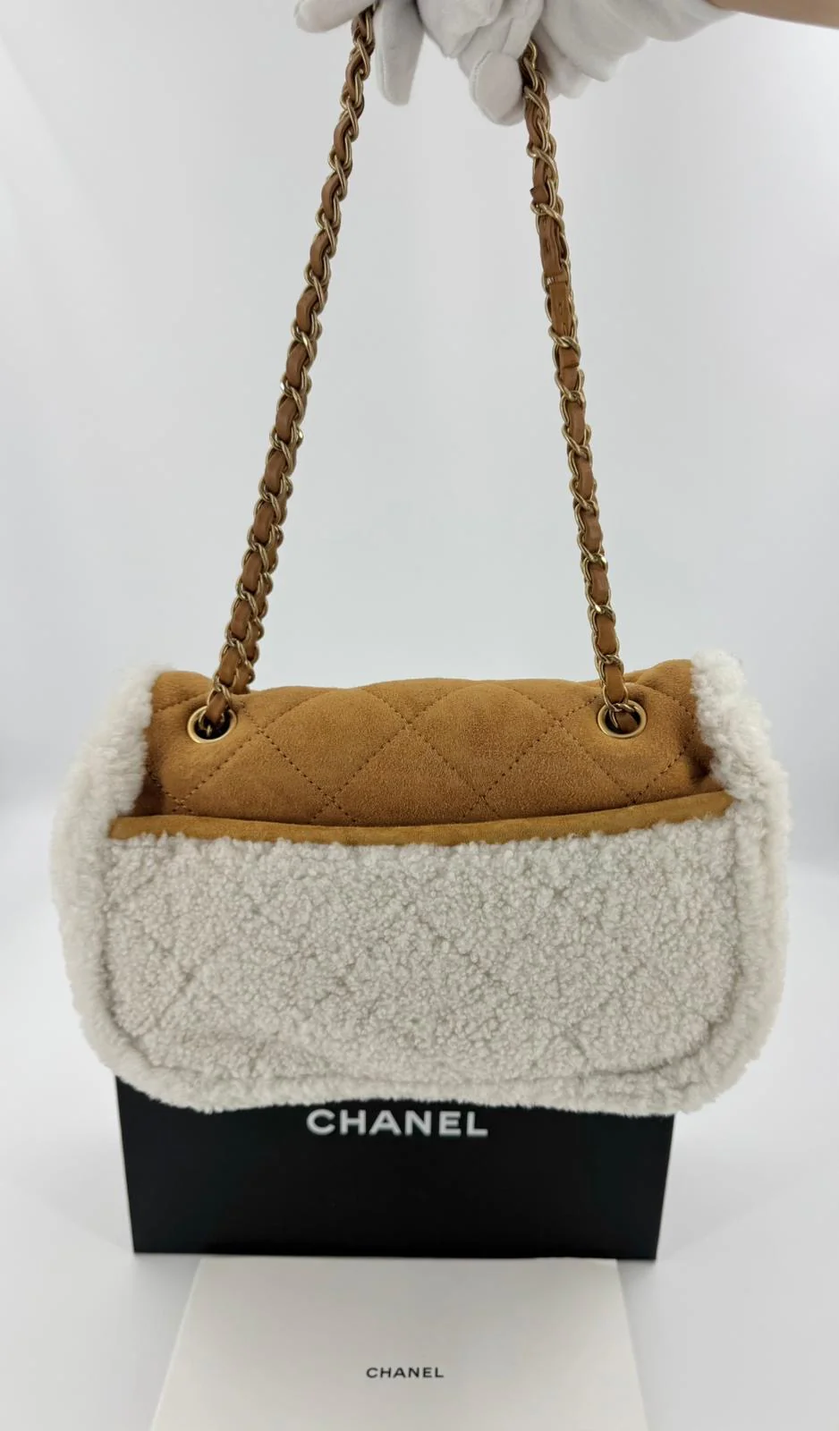 Chanel 2018 Shearling Coco Neige Flap Bag - Image 19