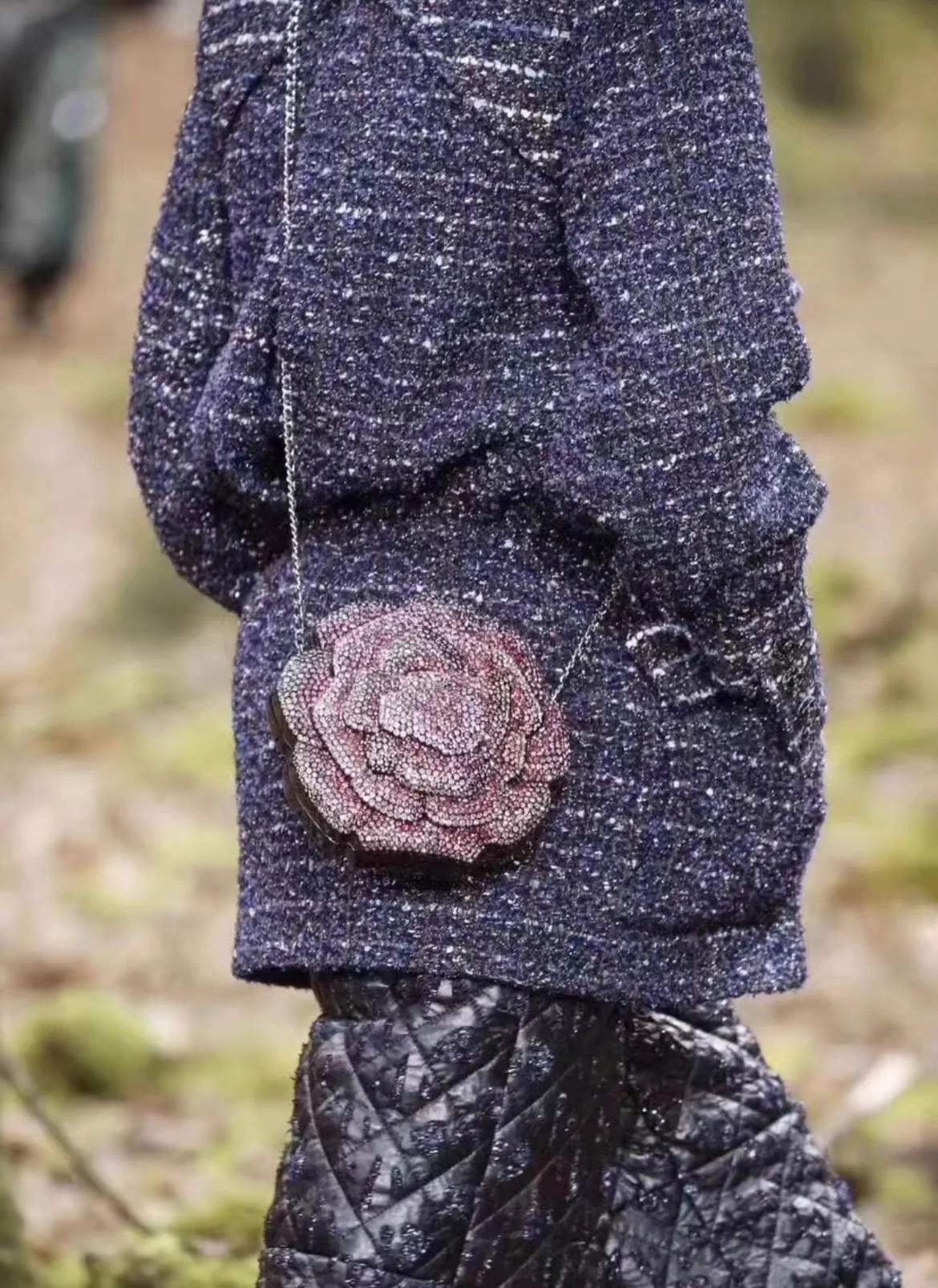 Chanel 2018 Strass in the forest Camellia Evening bag in pink - Image 7
