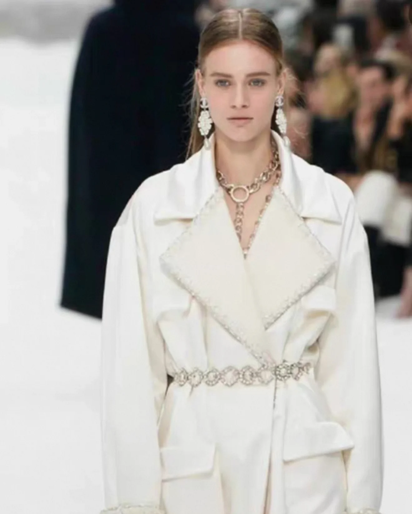 Chanel 2019 Large Pearls Earrings - Image 3
