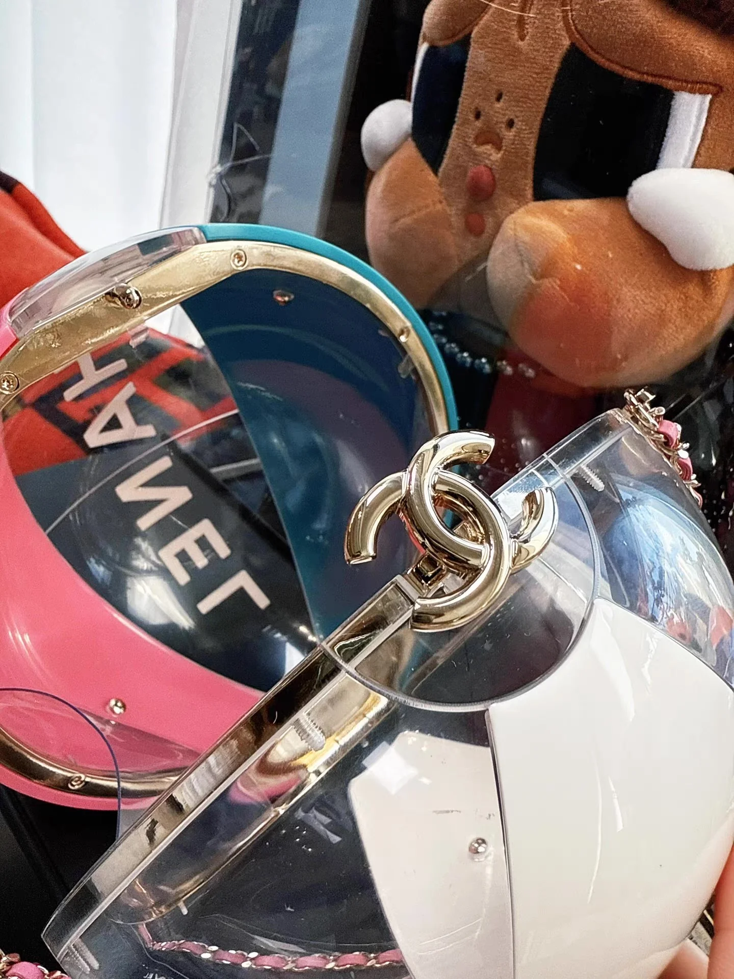 Chanel 2019 Pink, Clear and Blue Resin Coco Beach Ball Minaudière Light Gold Hardware - Image 5