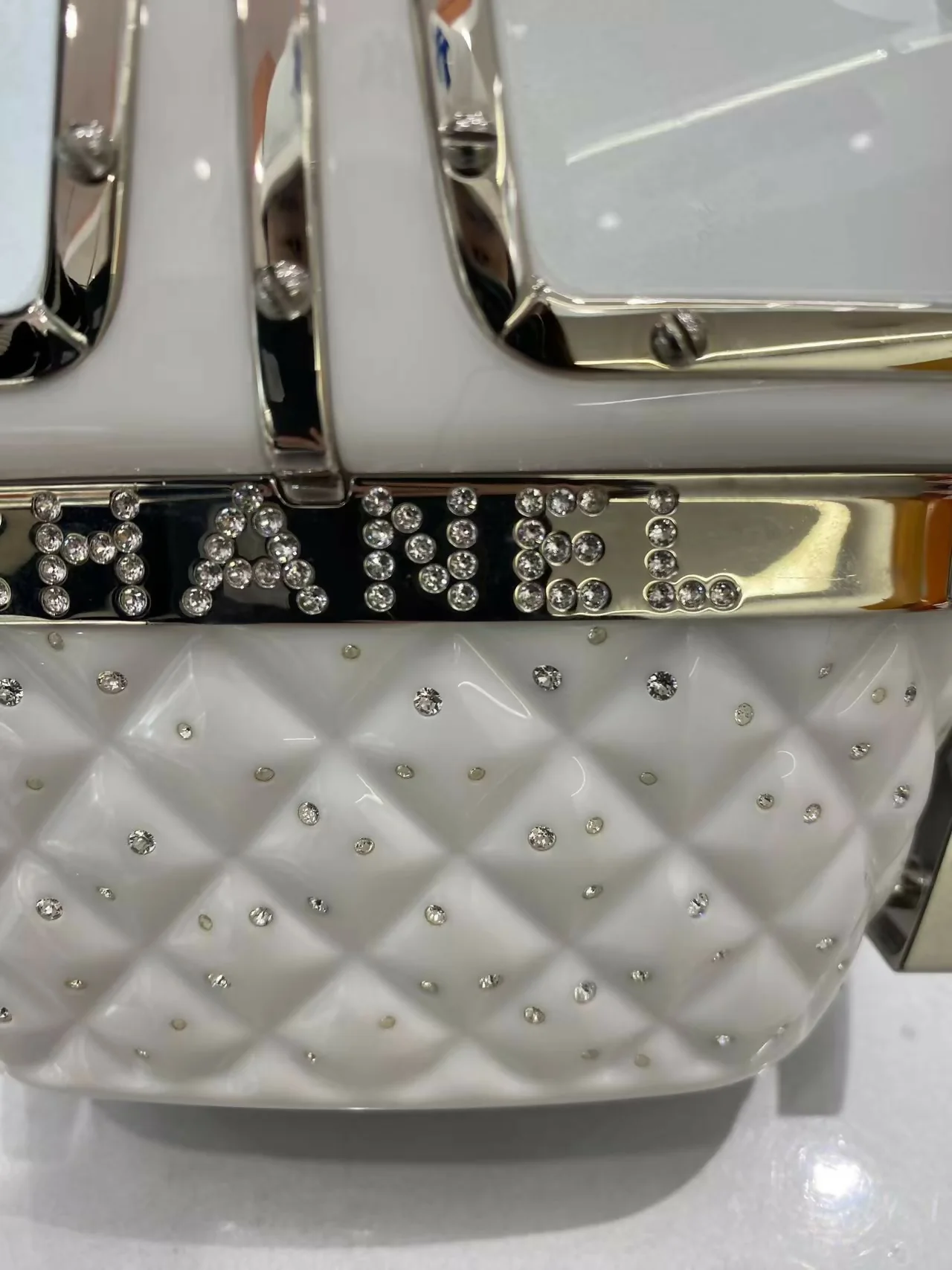 Chanel 2019 White Gondola Minaudière Evening in the Mountain Clutch Bag - Image 4