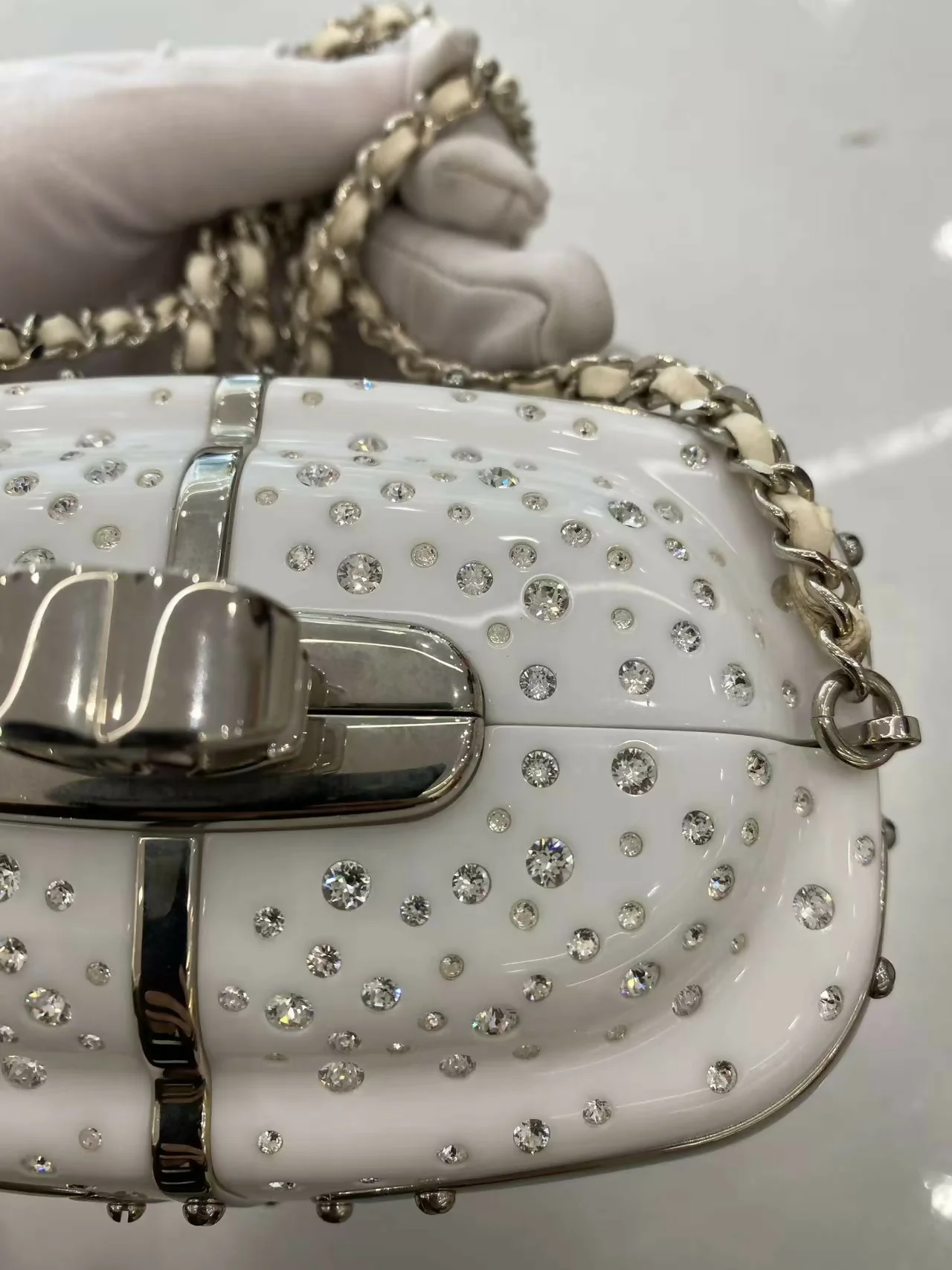 Chanel 2019 White Gondola Minaudière Evening in the Mountain Clutch Bag - Image 5
