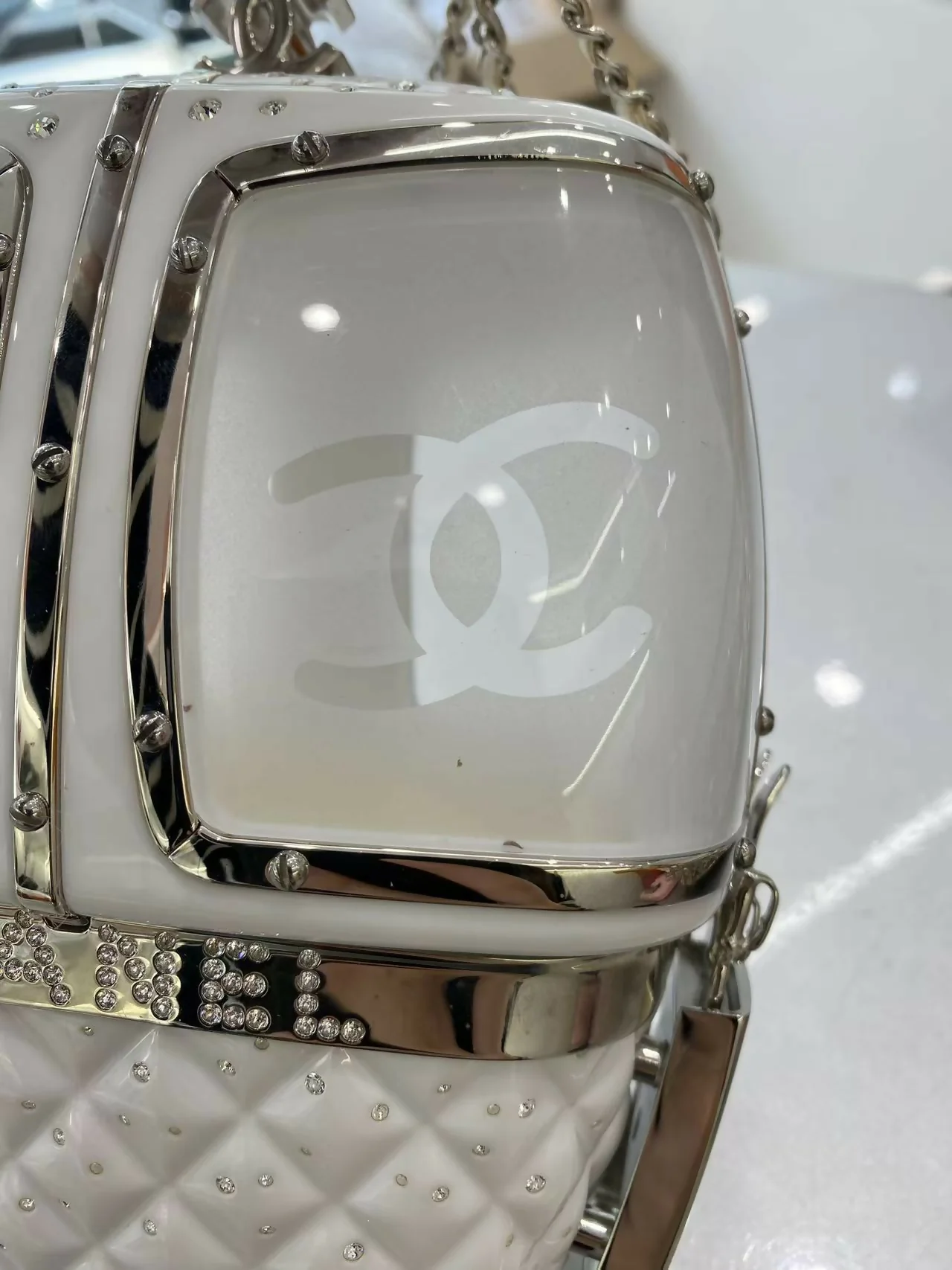 Chanel 2019 White Gondola Minaudière Evening in the Mountain Clutch Bag - Image 8