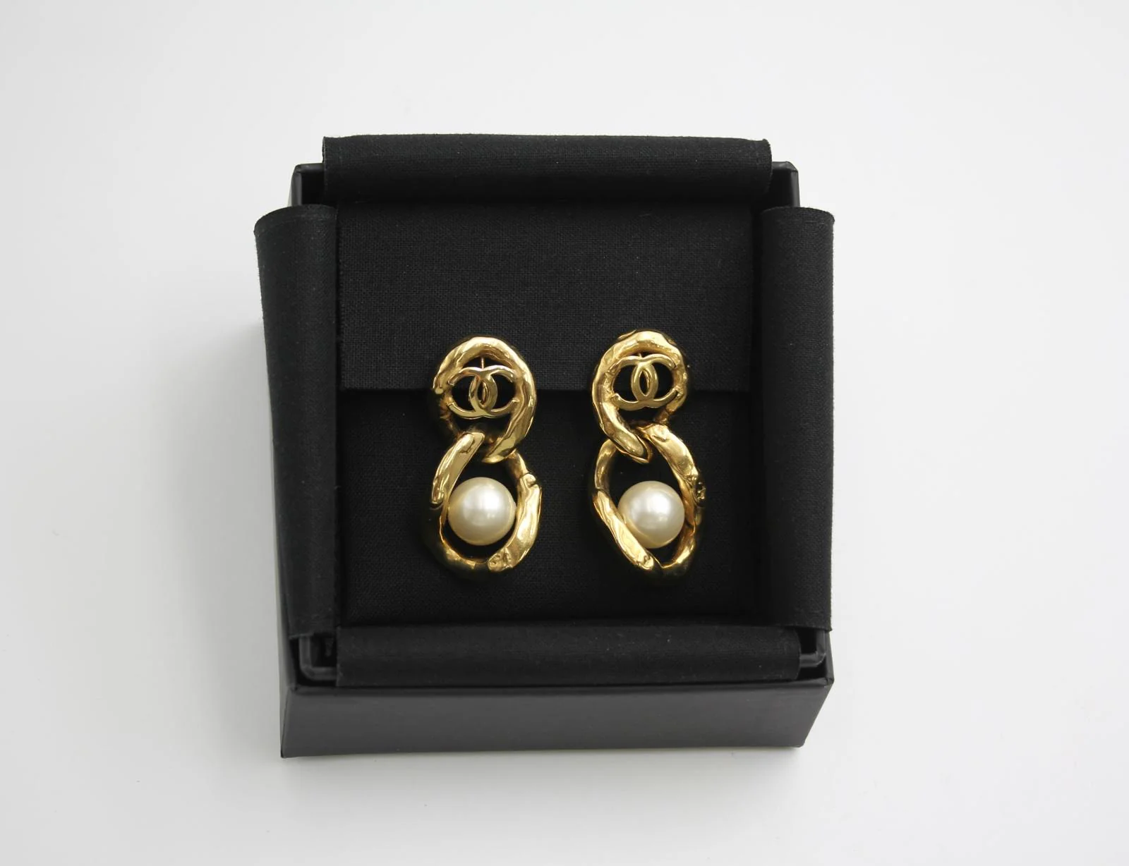 Chanel 2020 Imitation Pearl & Gold Plated Stud Earrings - Image 2