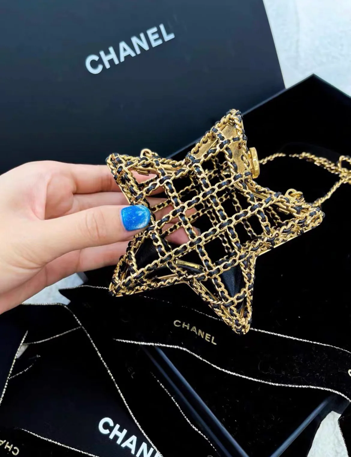 Chanel 2021-2023 CC Star Minaudiere crossbody bag - Image 3