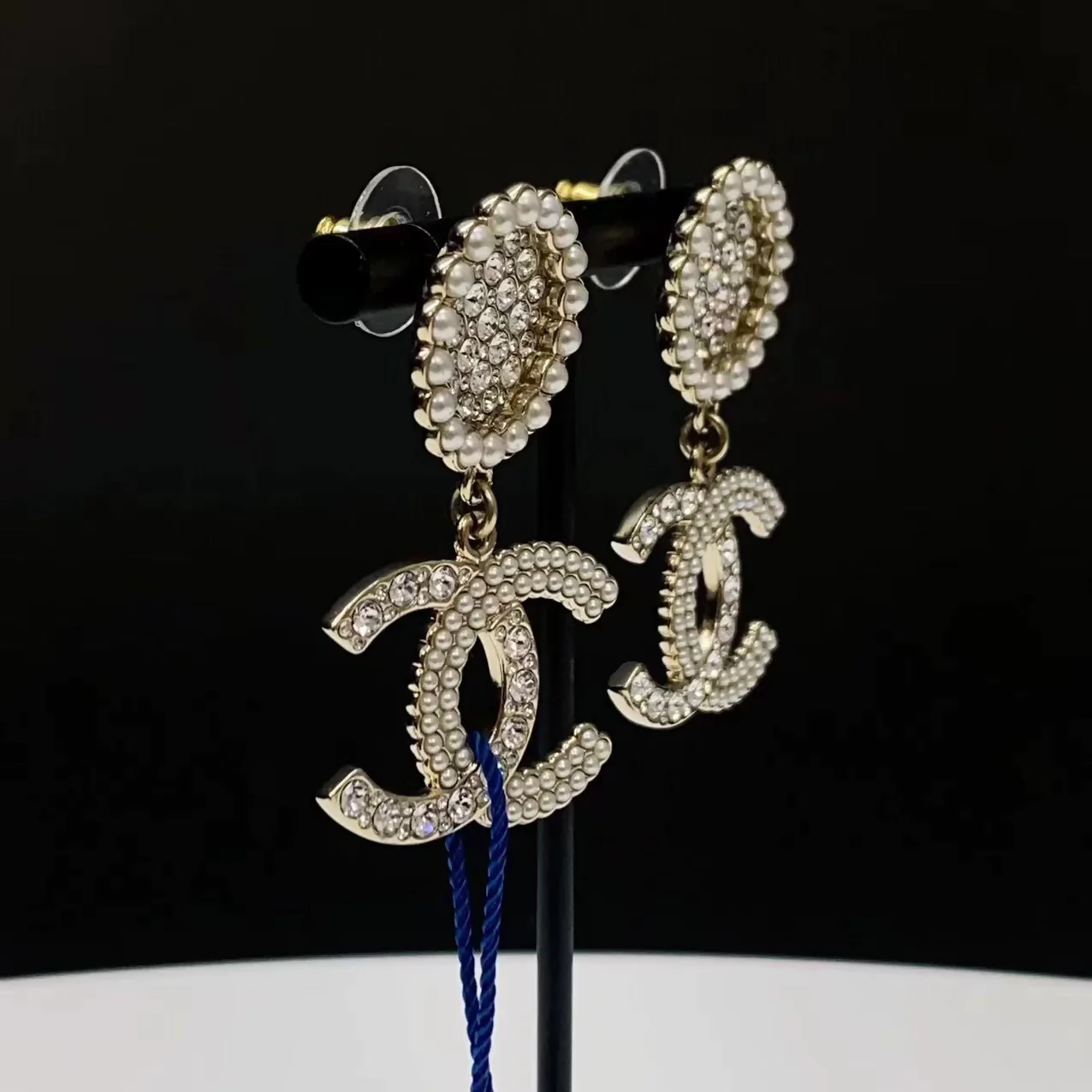 Chanel 2021 Autumn and Winter Double C Earrings - Image 2