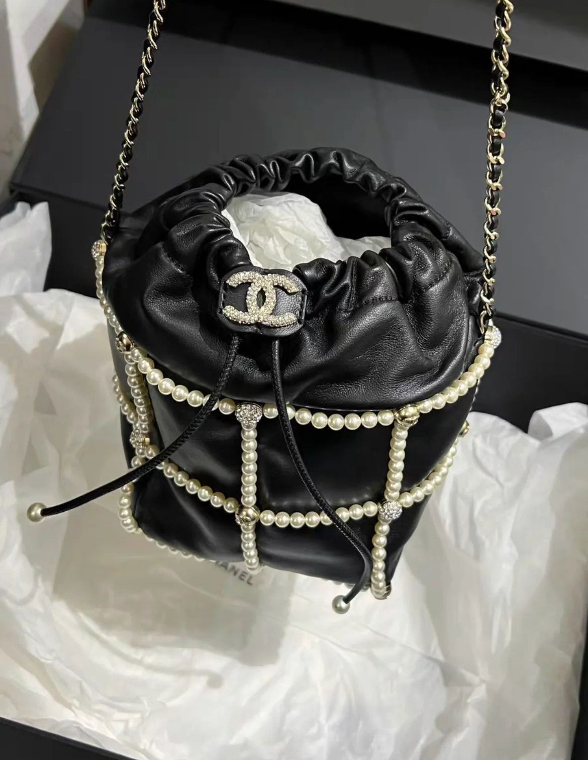 CHANEL 2021 BUCKET CRYSTAL CC LOGO PEARL CHAIN BAG LAMBSKIN BLACK - Image 5