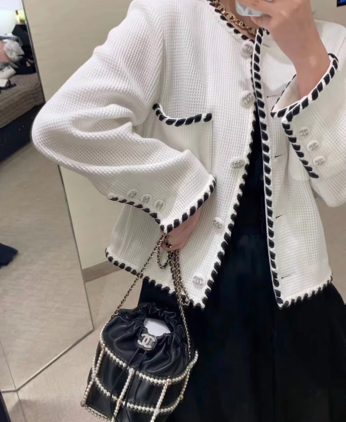 CHANEL 2021 BUCKET CRYSTAL CC LOGO PEARL CHAIN BAG LAMBSKIN BLACK - Image 7