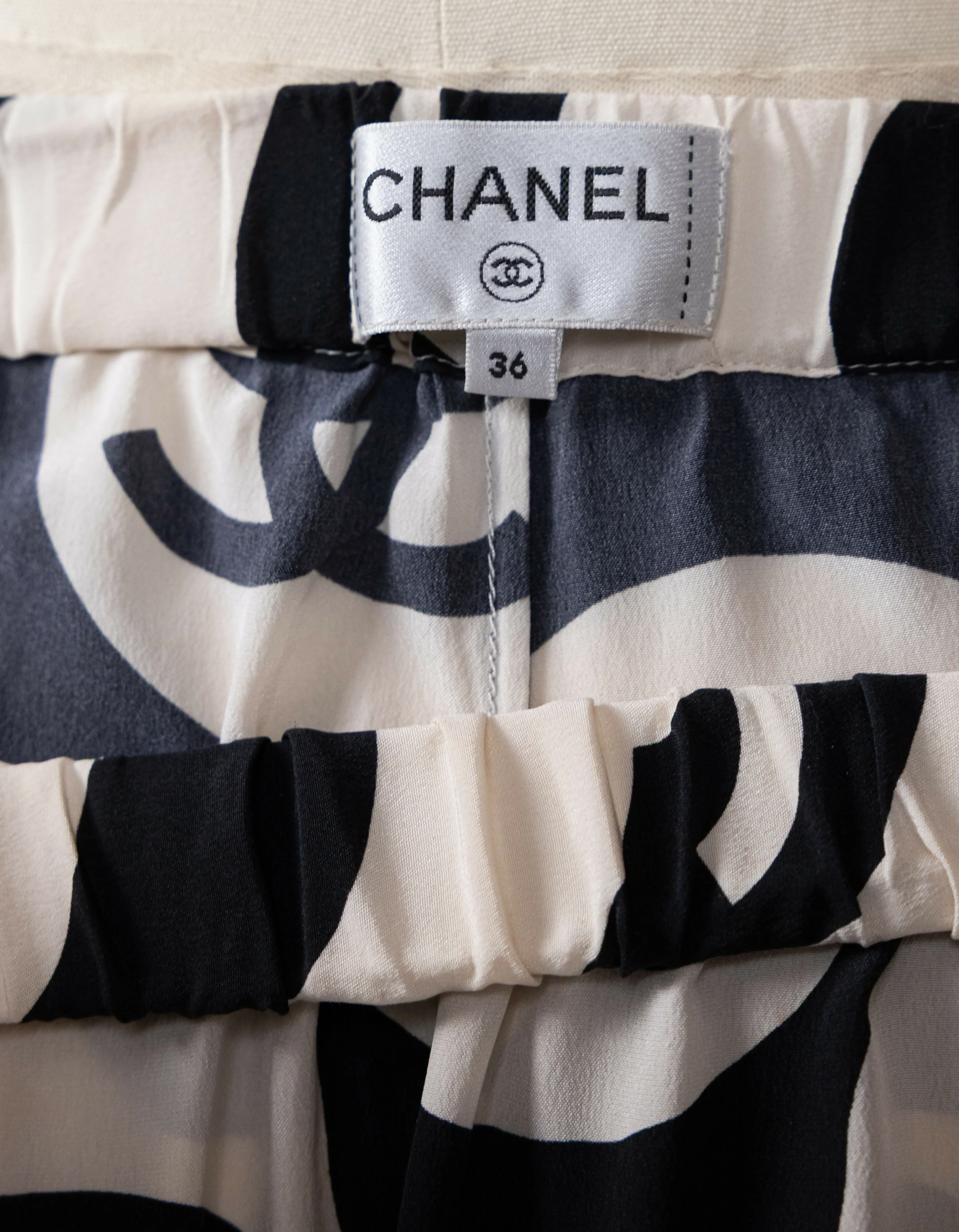 Chanel 2021 Spring/Summer Black and White Wave Set - Image 14