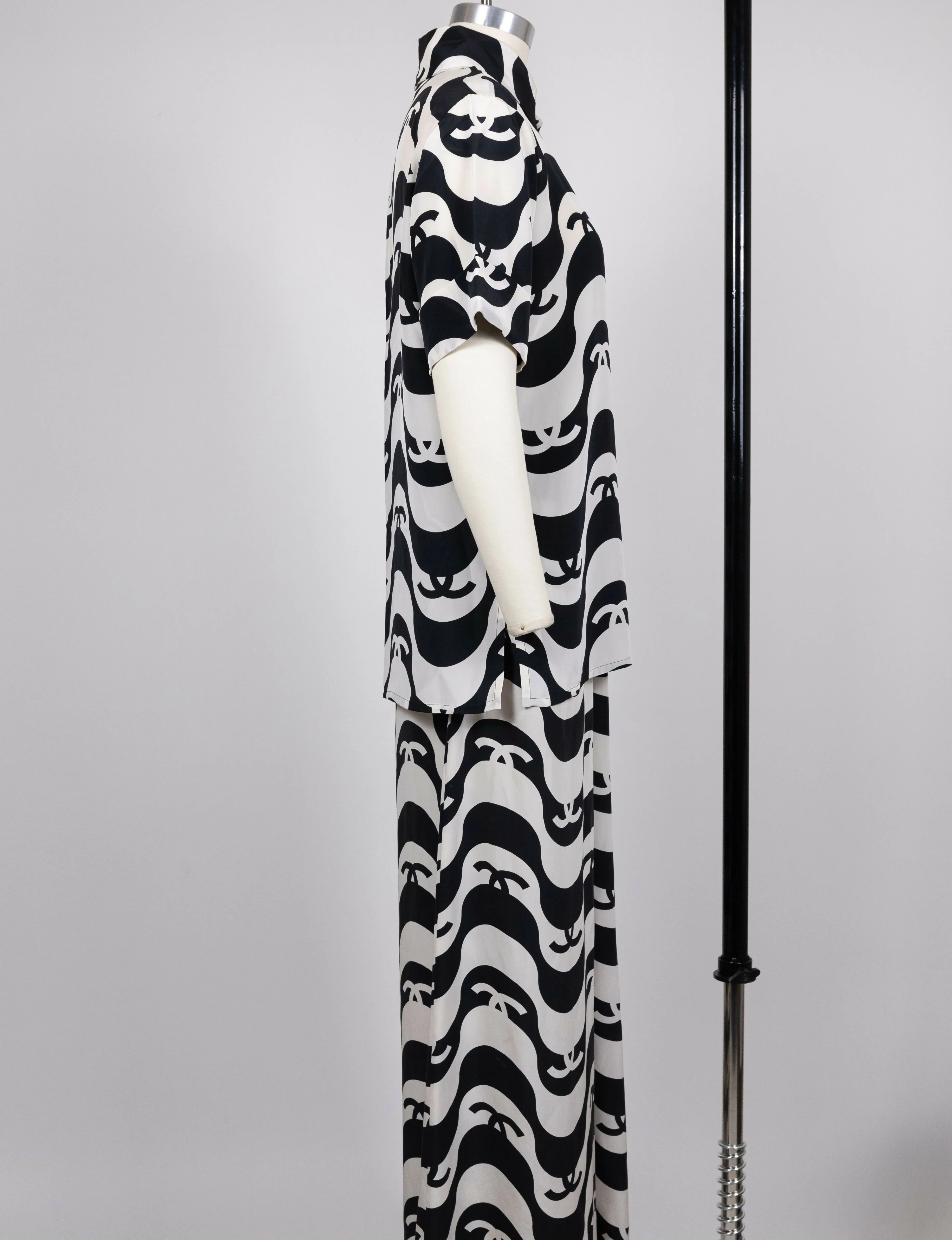 Chanel 2021 Spring/Summer Black and White Wave Set - Image 3