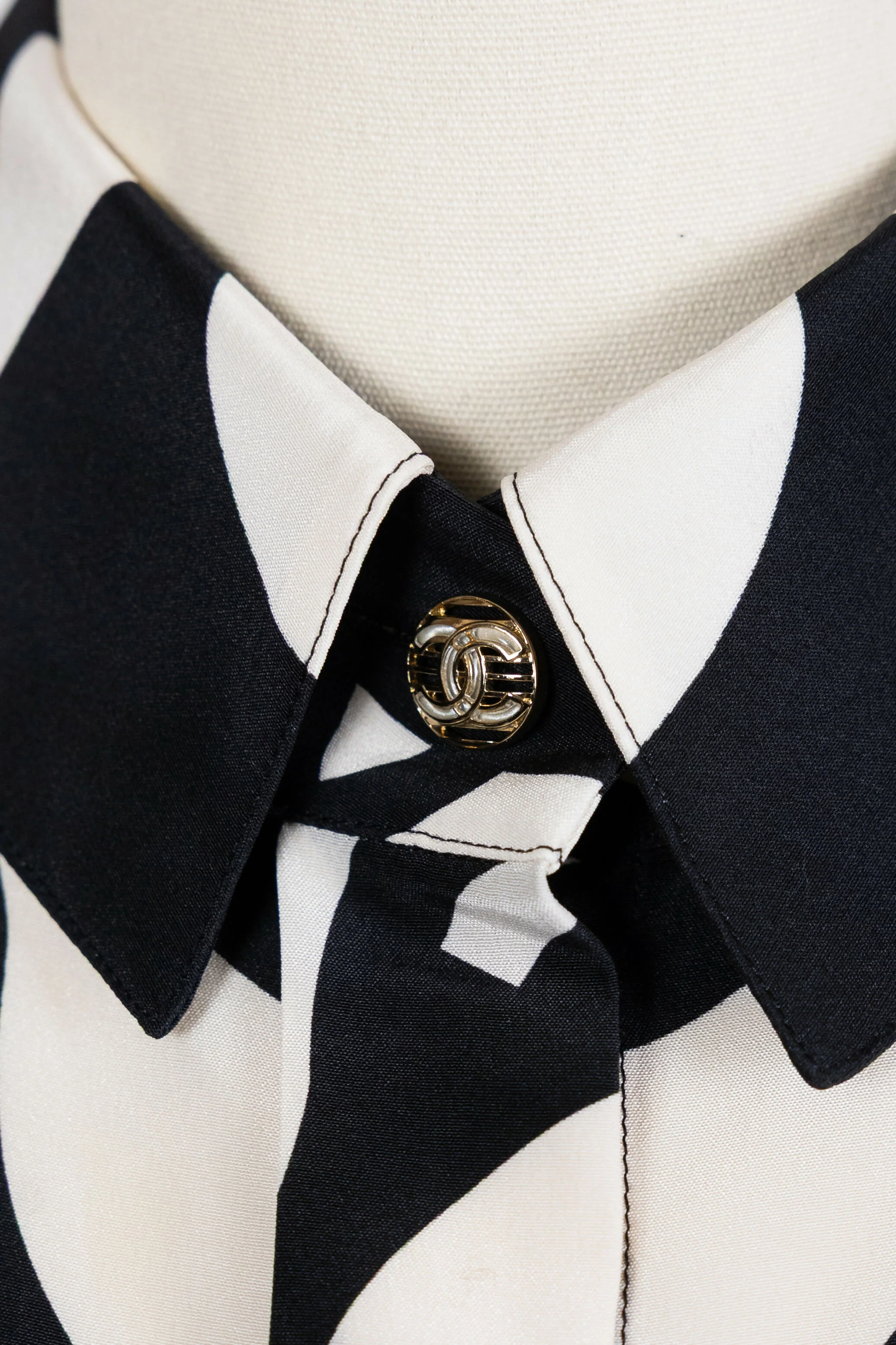 Chanel 2021 Spring/Summer Black and White Wave Set - Image 4