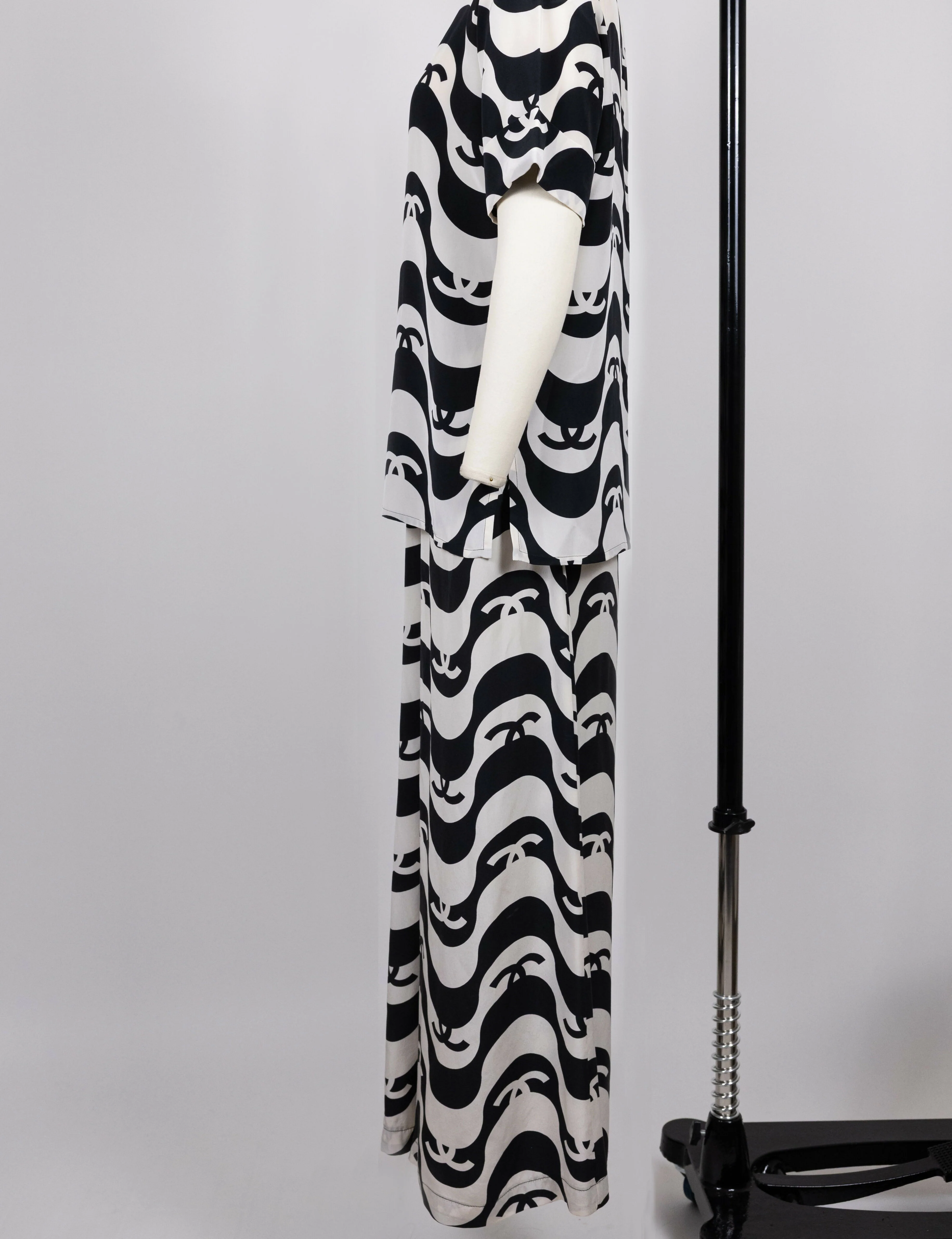 Chanel 2021 Spring/Summer Black and White Wave Set - Image 5
