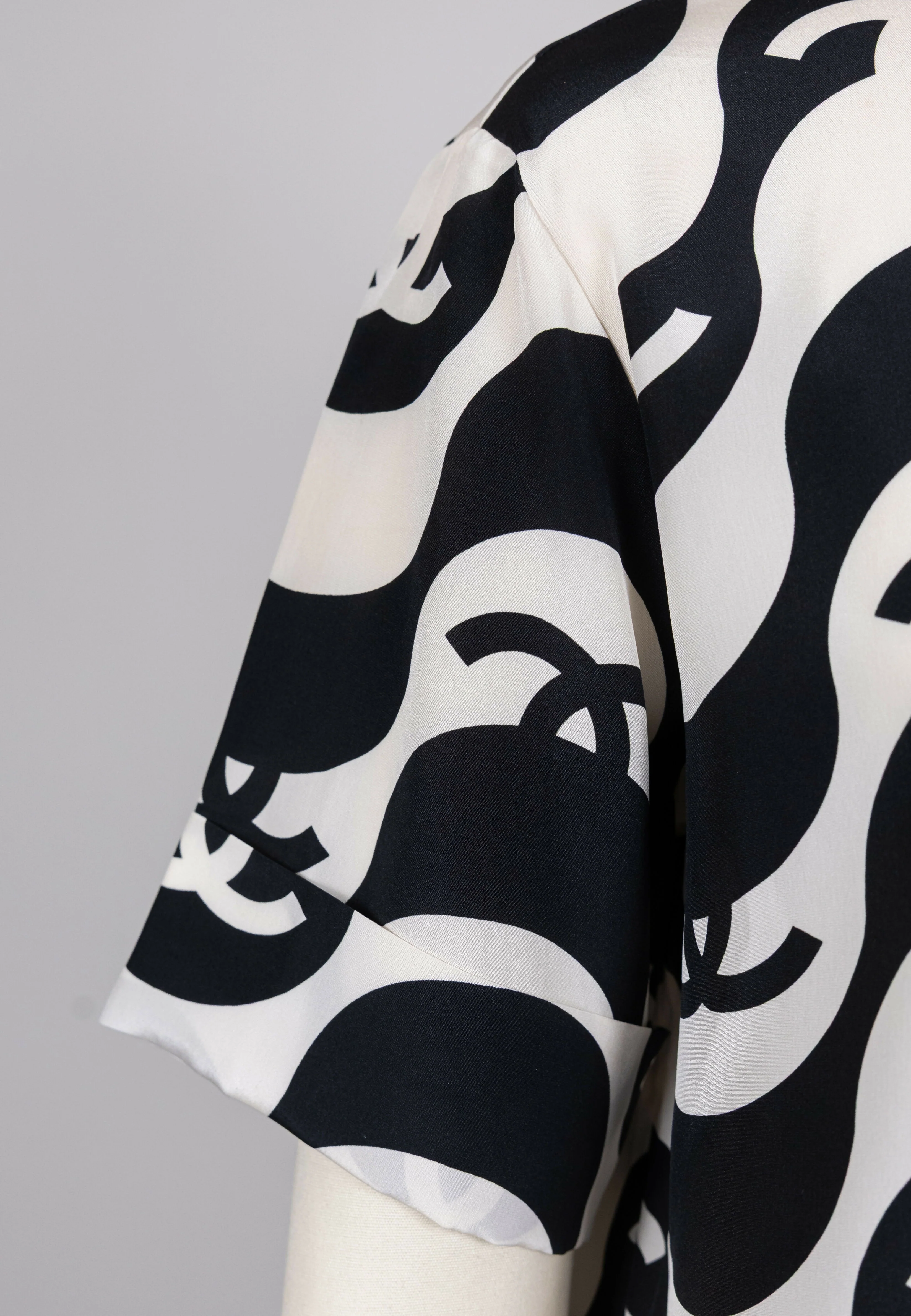 Chanel 2021 Spring/Summer Black and White Wave Set - Image 7