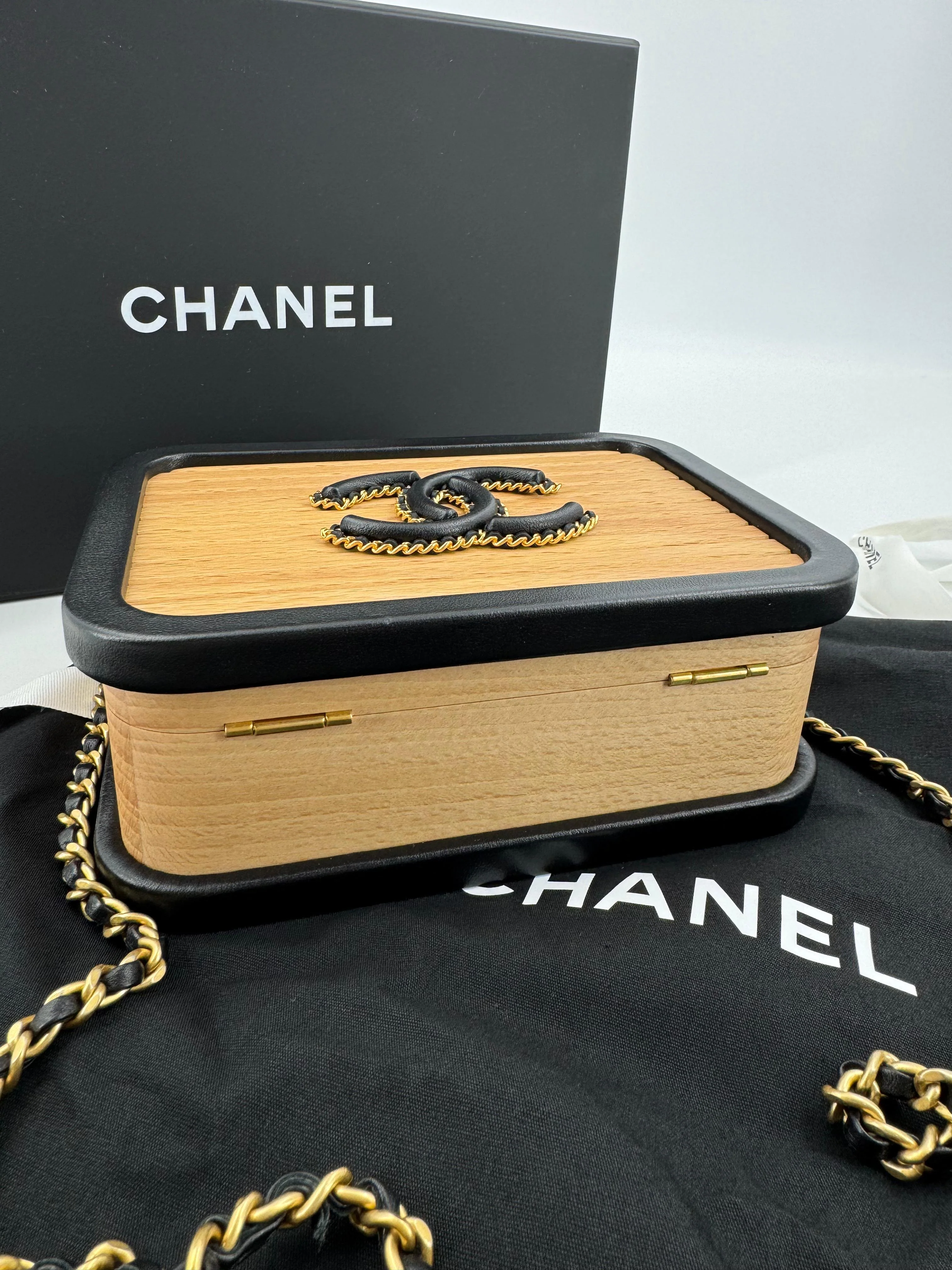 Chanel 2022 Beech Wood and Black Lambskin CC Vanity Case Brushed Gold Hardware - Image 11