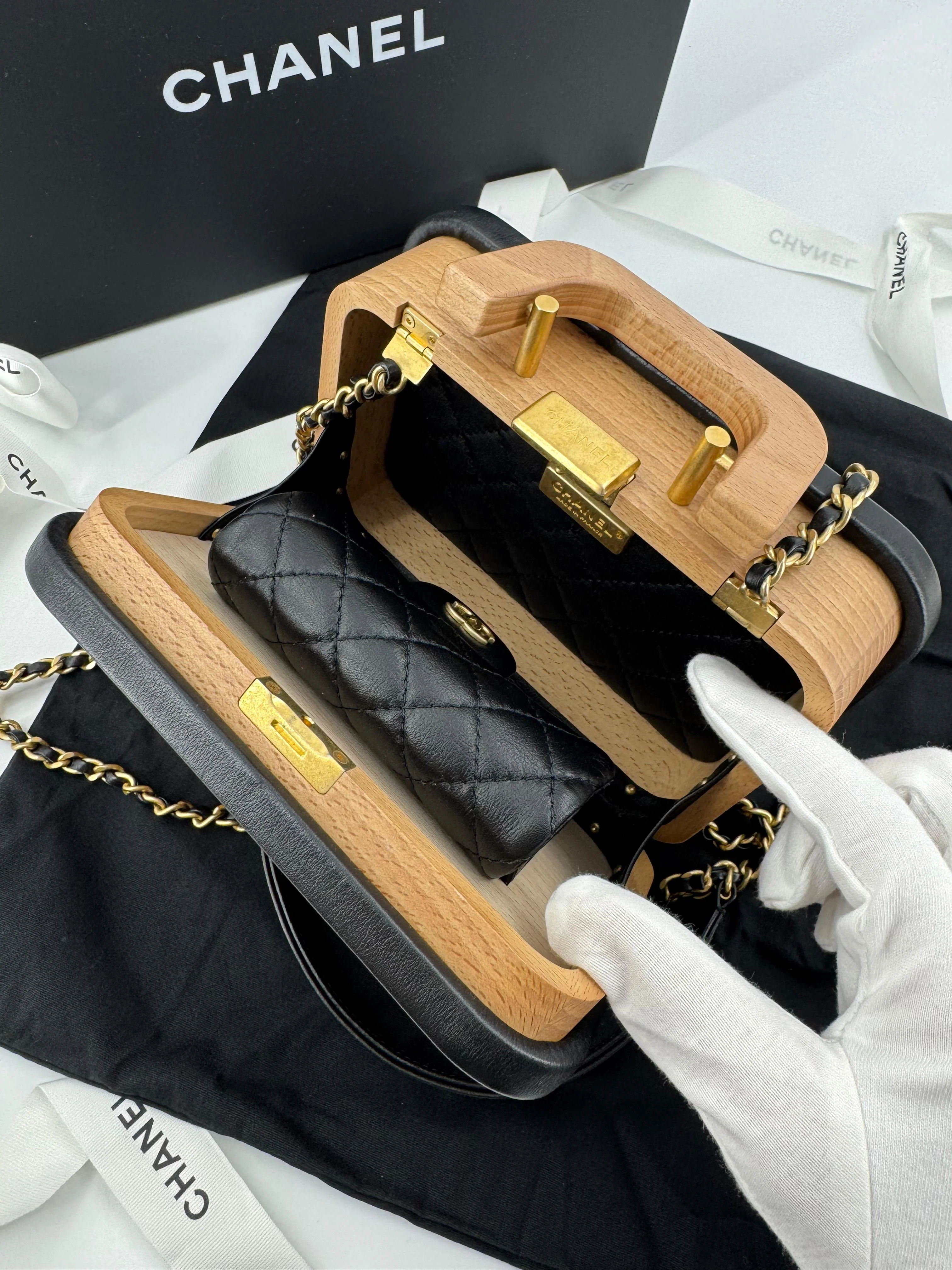 Chanel 2022 Beech Wood and Black Lambskin CC Vanity Case Brushed Gold Hardware - Image 18