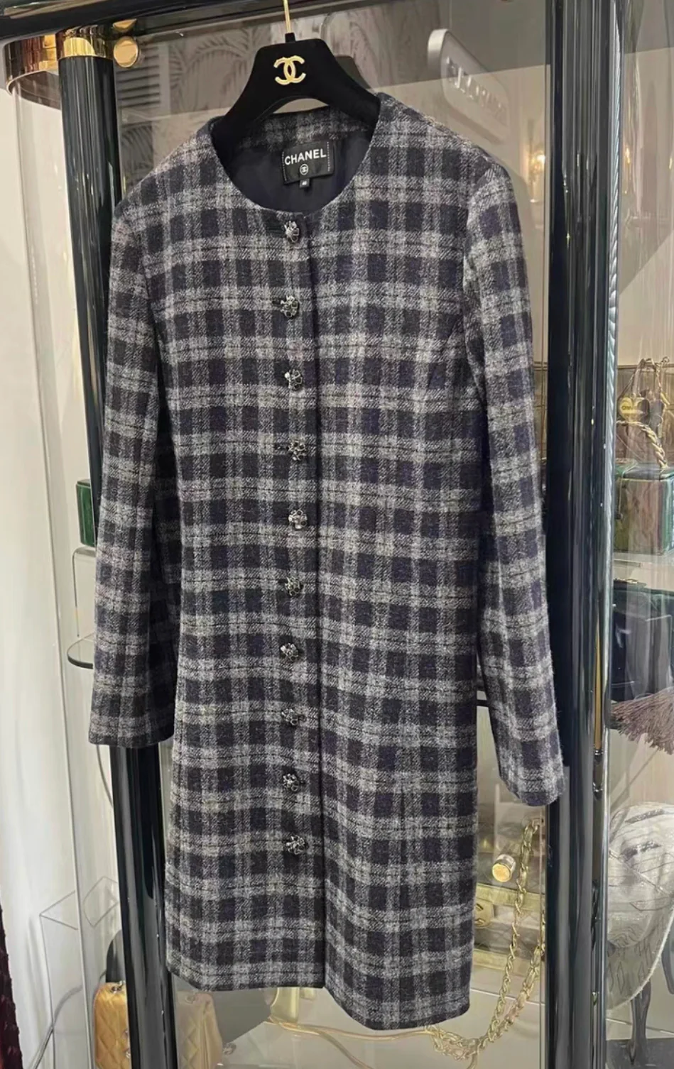 Chanel 2022 gray tweed dress size 40 - Image 3