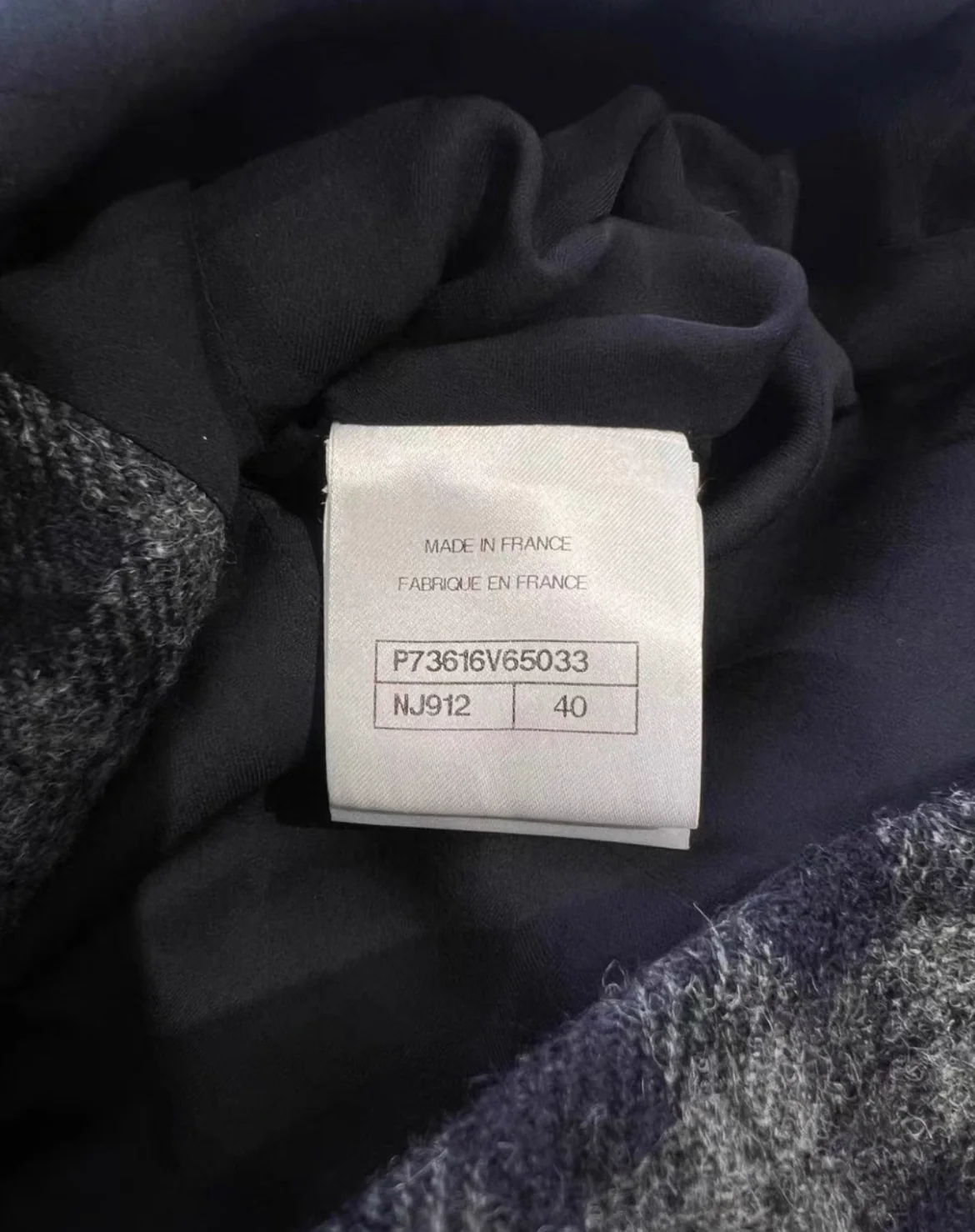 Chanel 2022 gray tweed dress size 40 - Image 8