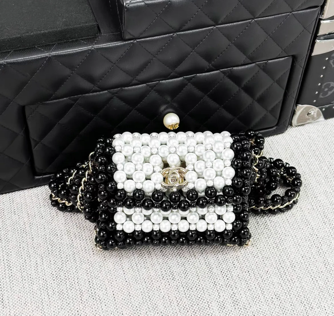 CHANEL 2022 SS WHITE & BLACK FAUX PEARLS MINI FLAP EVENING BAG WITH GOLD HARDWARE - Image 6