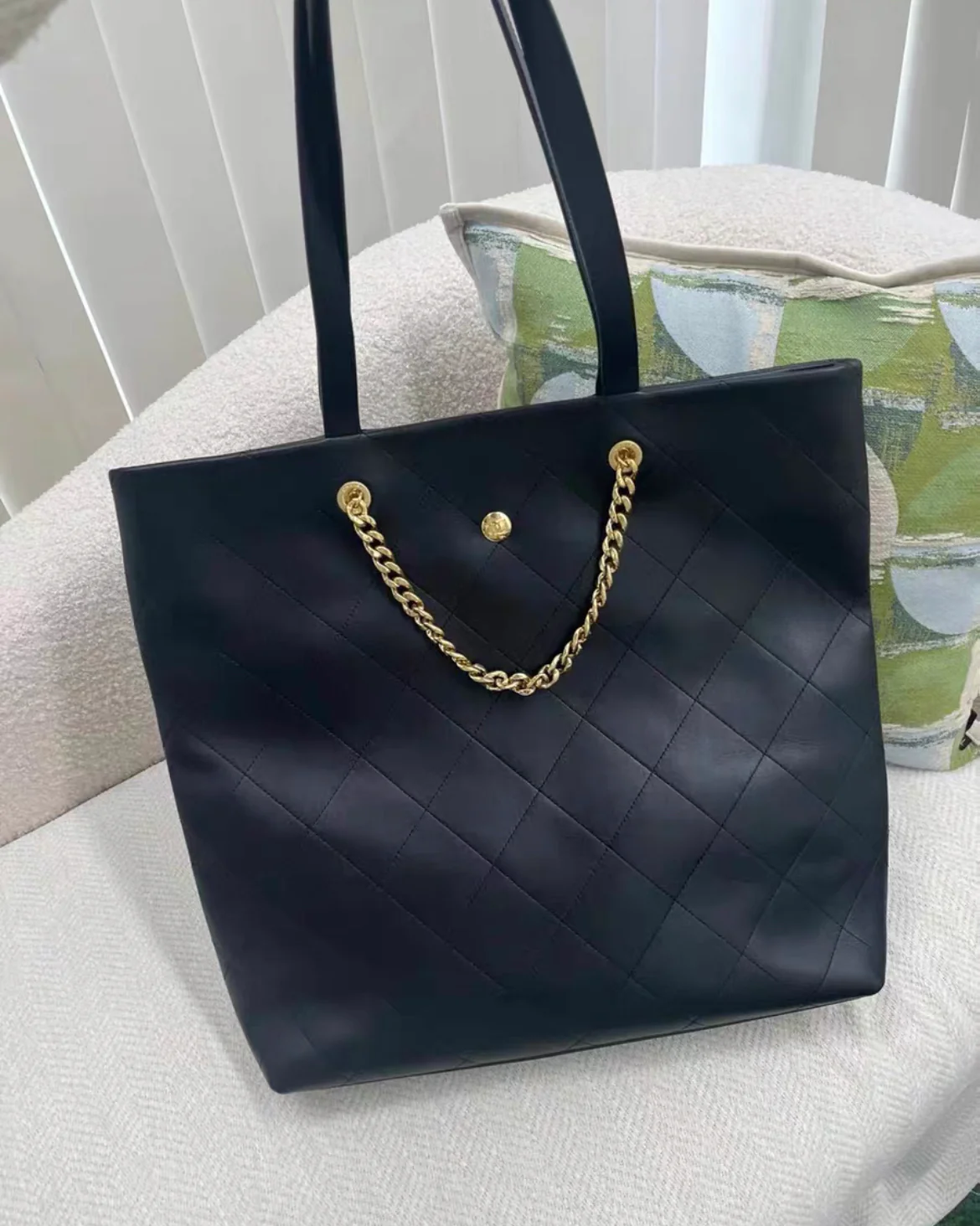 CHANEL 2023 Club Monaco Tote bag - Image 3