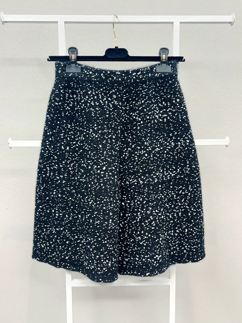 Chanel 2023 Fall/Winter black shorts - Image 2