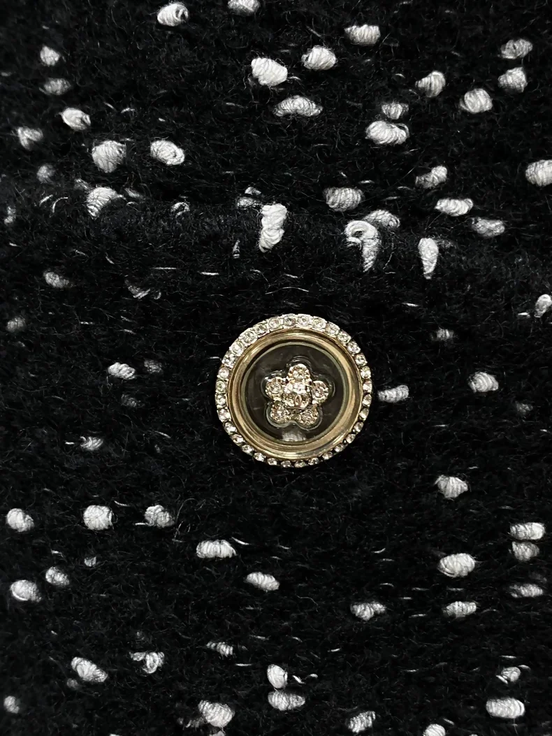 Chanel 2023 Fall/Winter black shorts - Image 3
