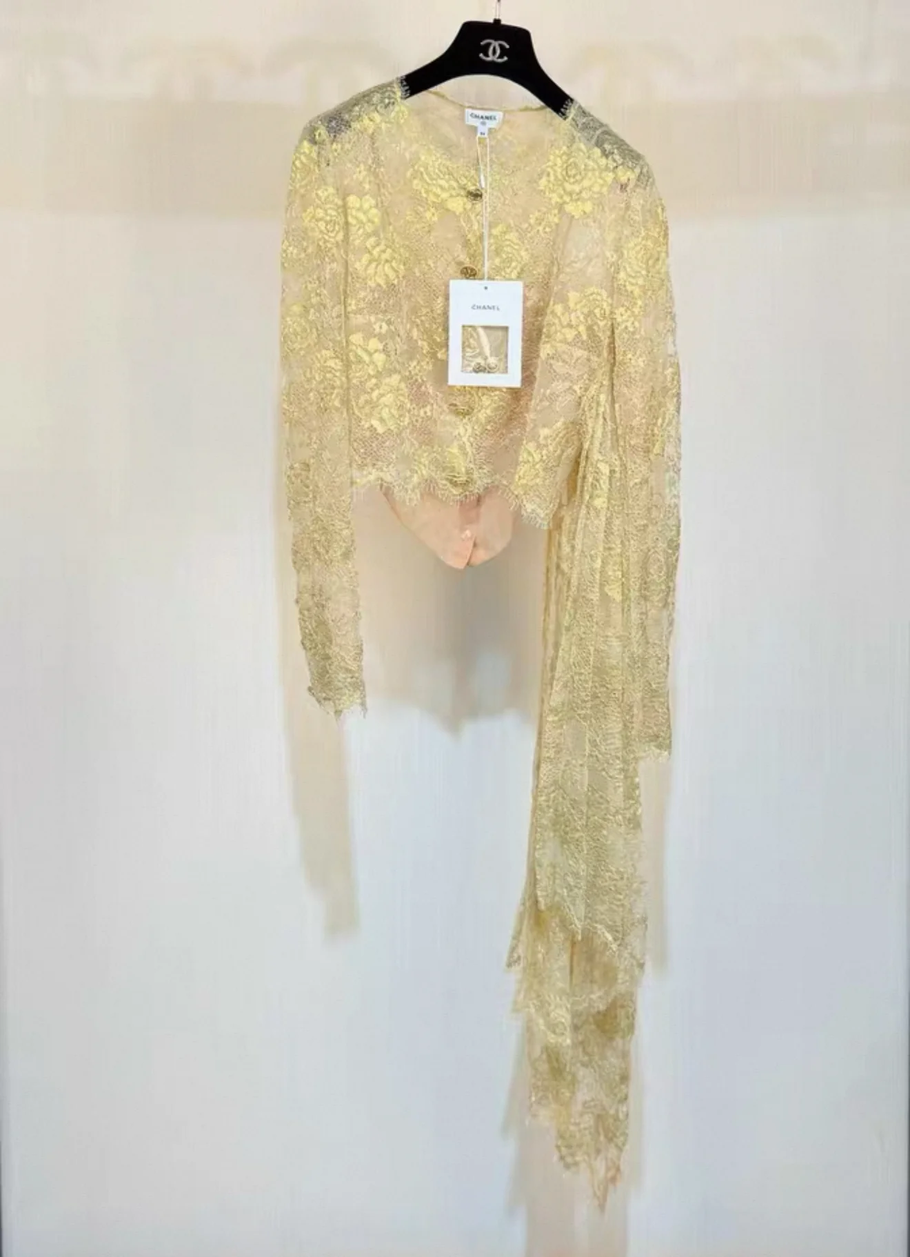 Chanel 20A Beige & Gold Lace Blouse - Image 3