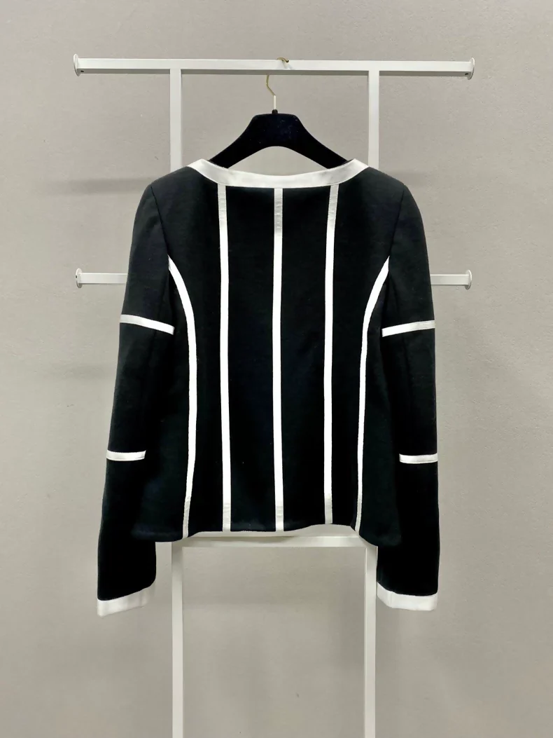 Chanel 20A black and white jacket - Image 2