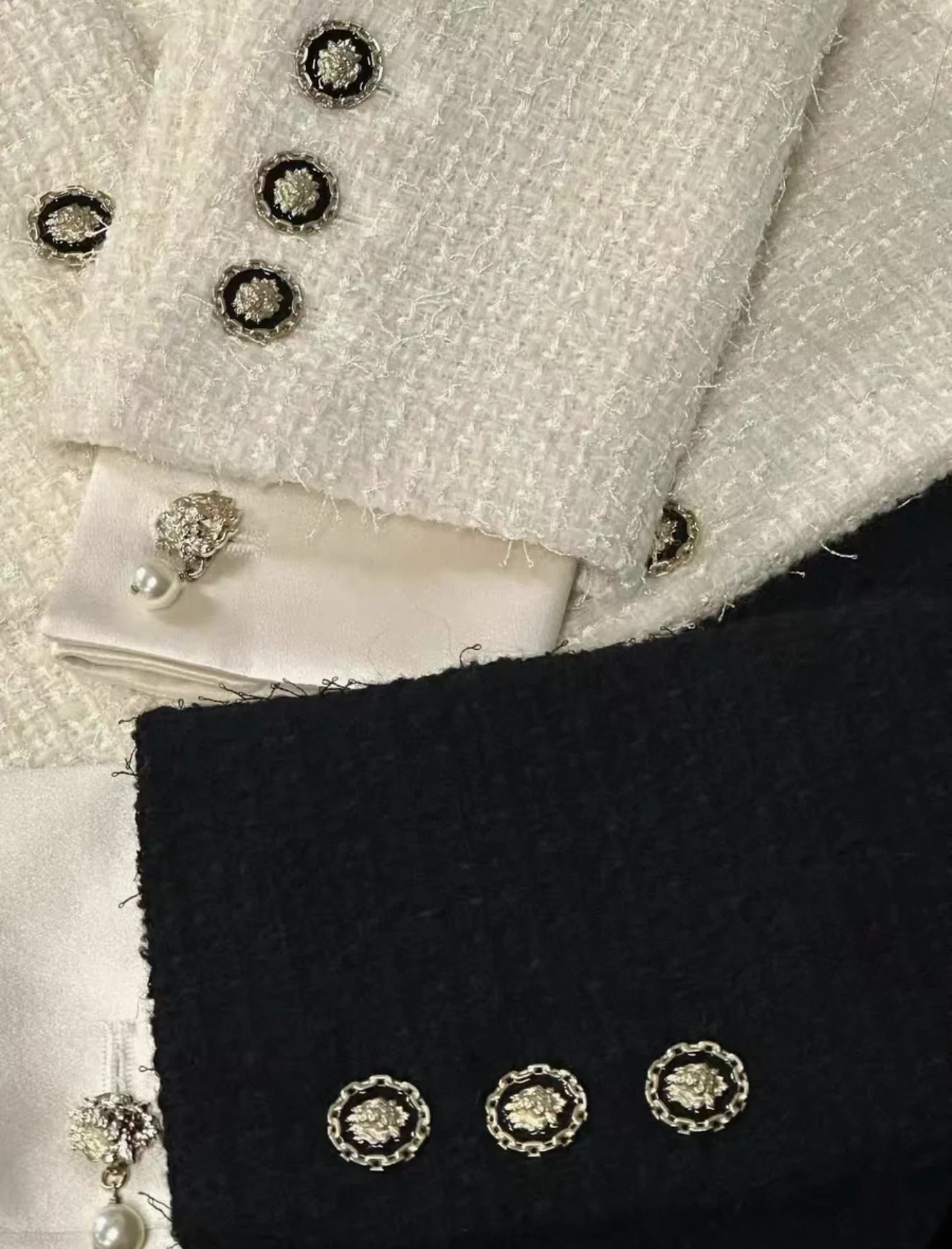 Chanel 20A Black and White Wool Jacket F36 - Image 2