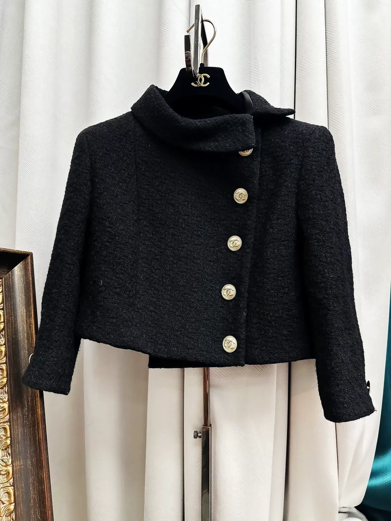 Chanel 20A Black and Gold Collar Jacke