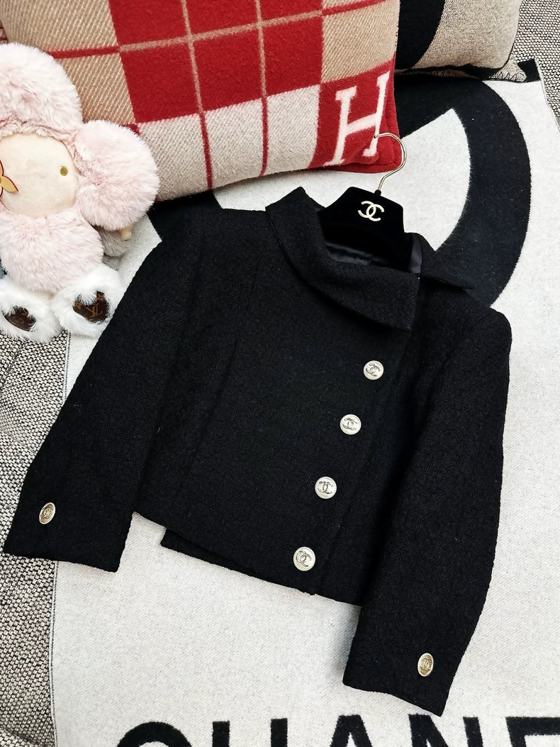 Chanel 20A Black and Gold Collar Jacke - Image 6