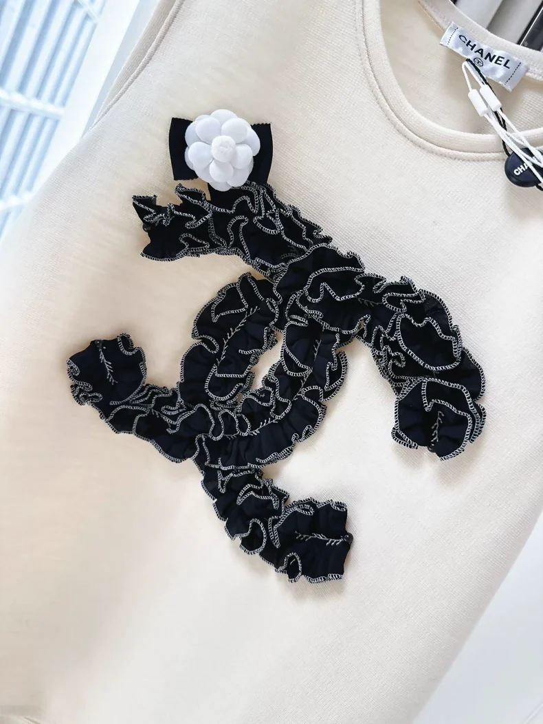 Chanel 20A ecru & black top - Image 2