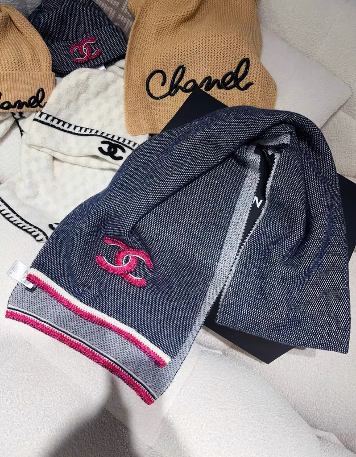 Chanel 20A cashmere scarf - Image 3