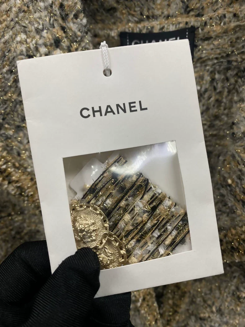 Chanel 20A gold tweed coat - Image 3