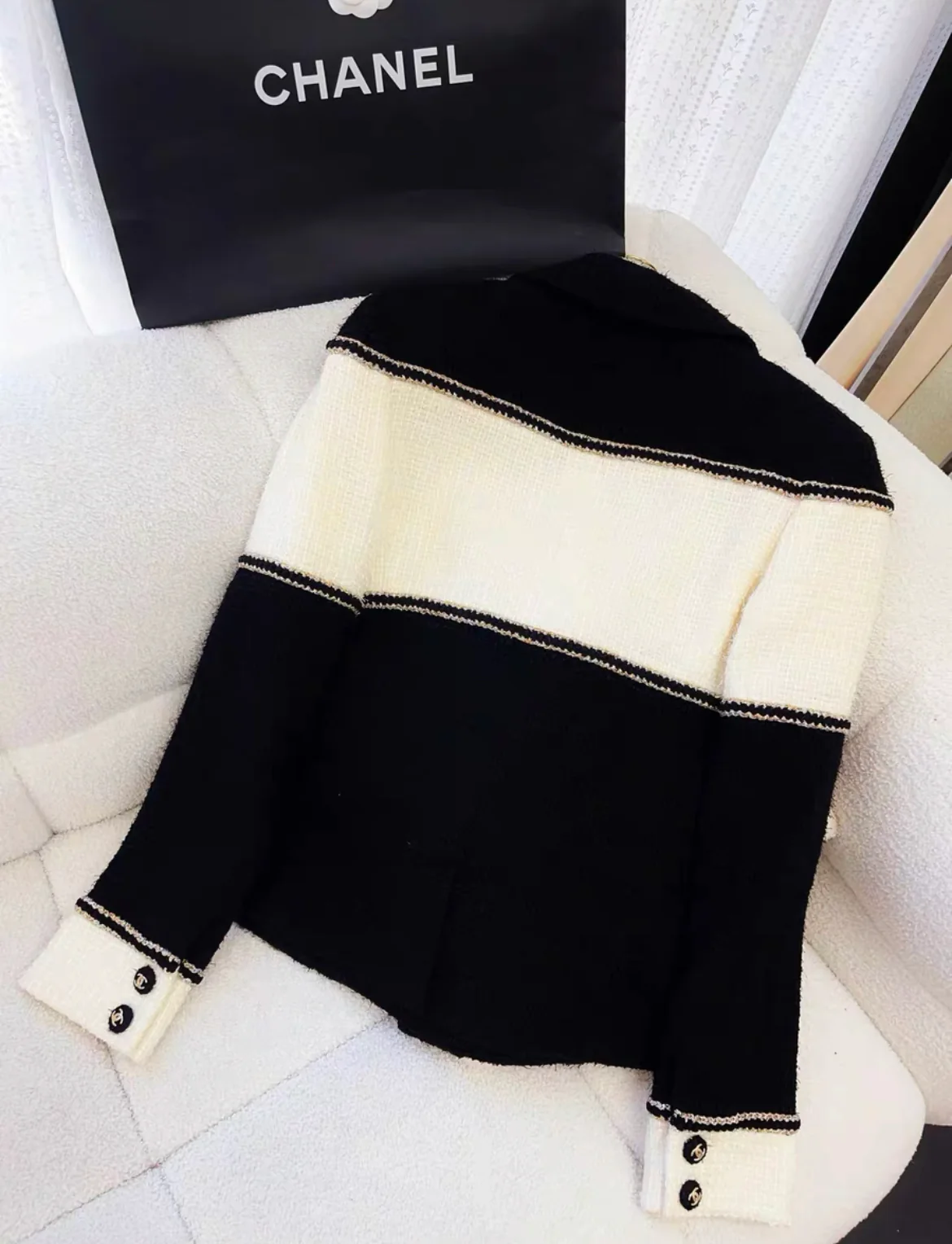 CHANEL 20A METIER D'ART BLACK ECRU TWEED JACKET size 38 - Image 5