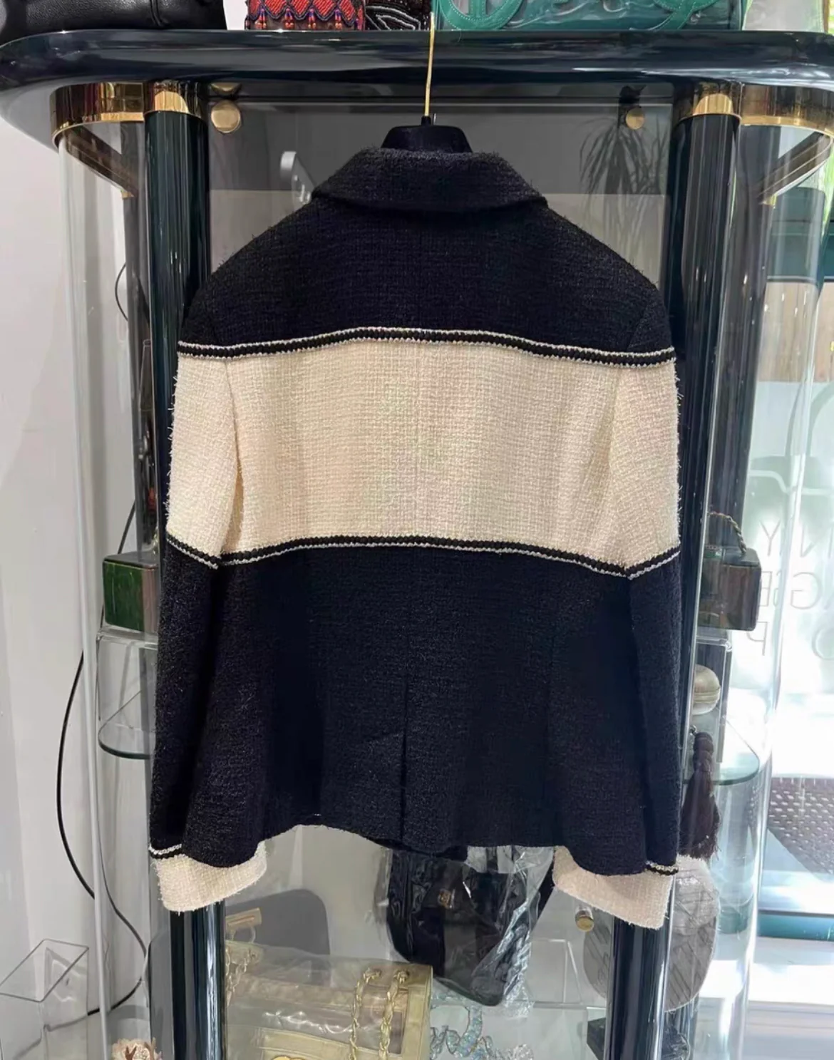 CHANEL 20A METIER D'ART BLACK ECRU TWEED JACKET SIZE 42 - Image 2