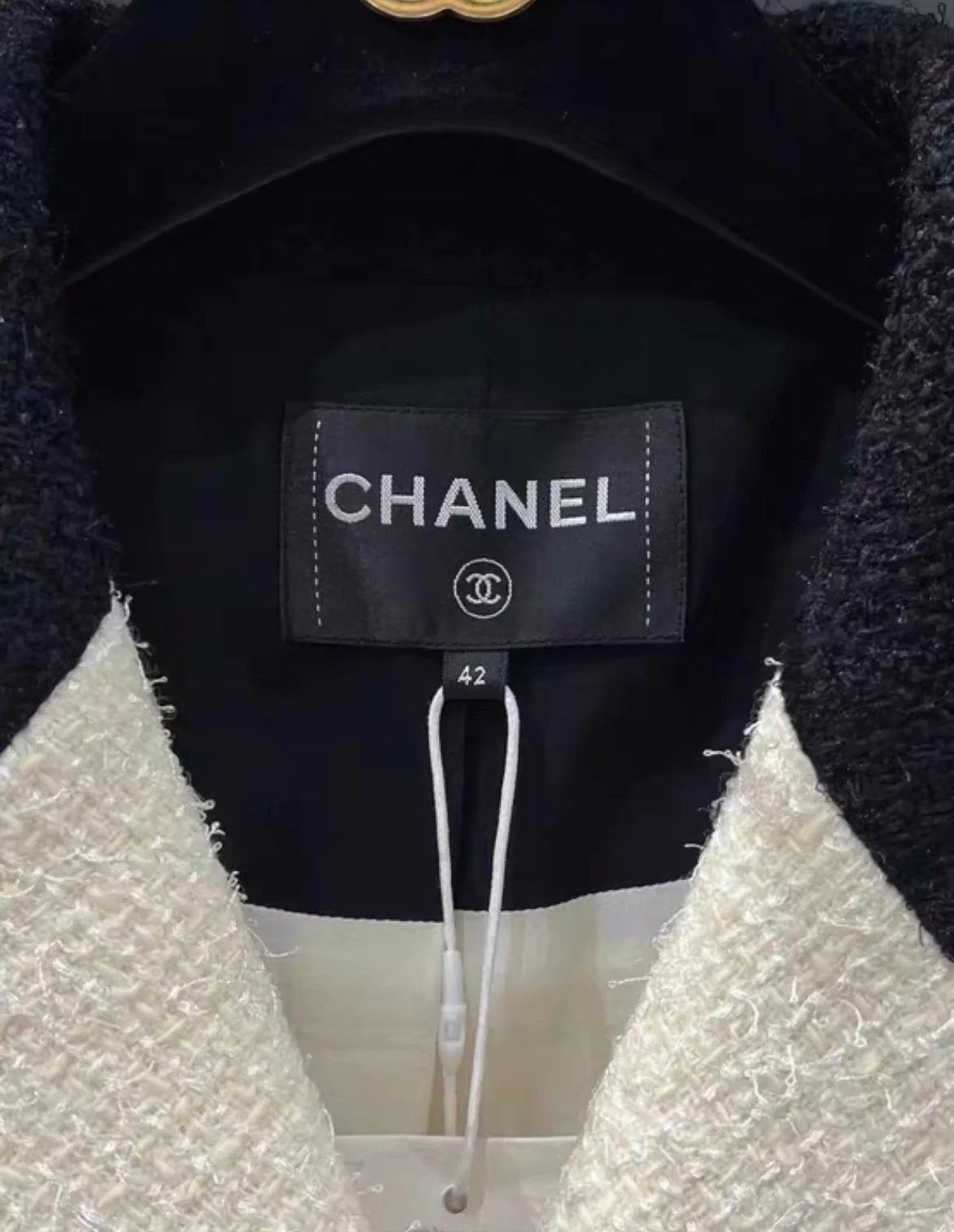 CHANEL 20A METIER D'ART BLACK ECRU TWEED JACKET SIZE 42 - Image 6