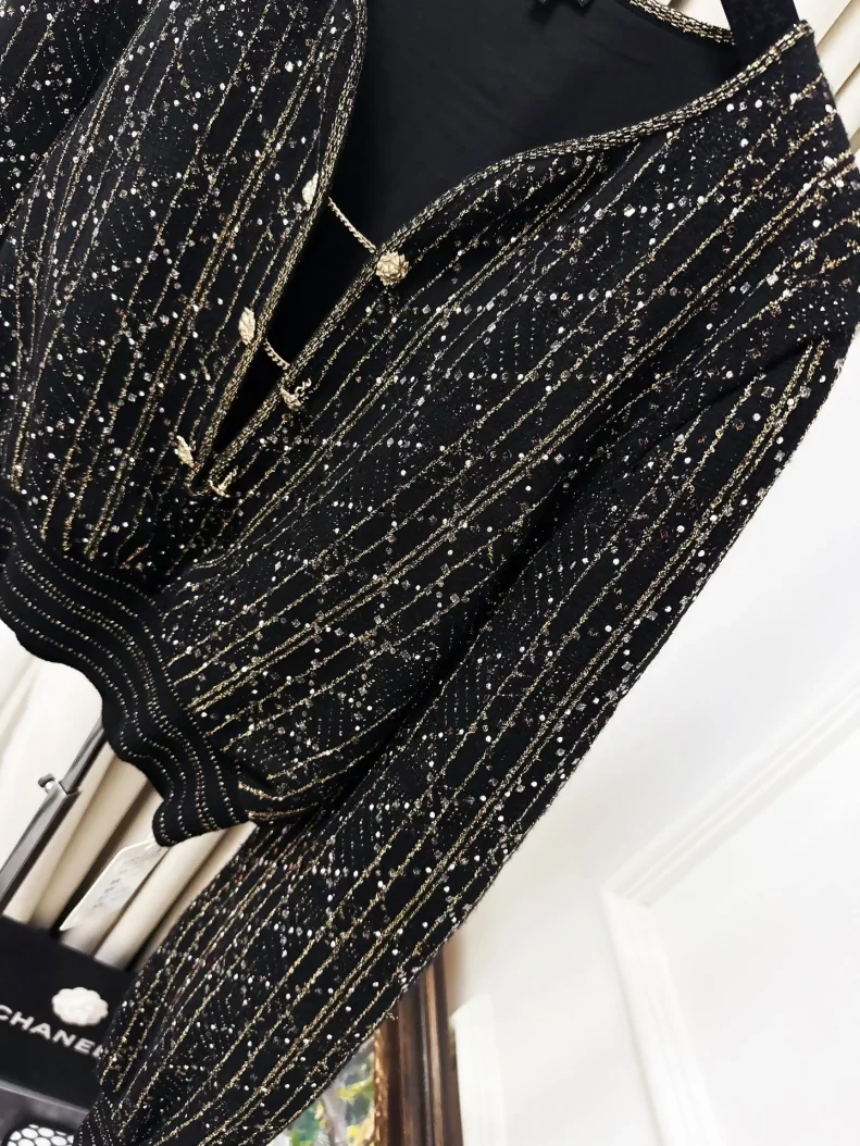 Chanel 20A gold quilted black knit top - Image 3
