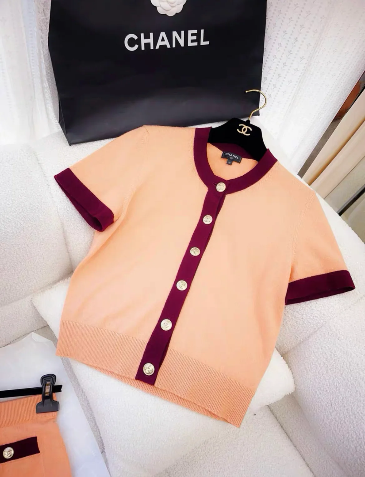 Chanel 20A orange red cashmere cardigan and shorts size 36 - Image 2
