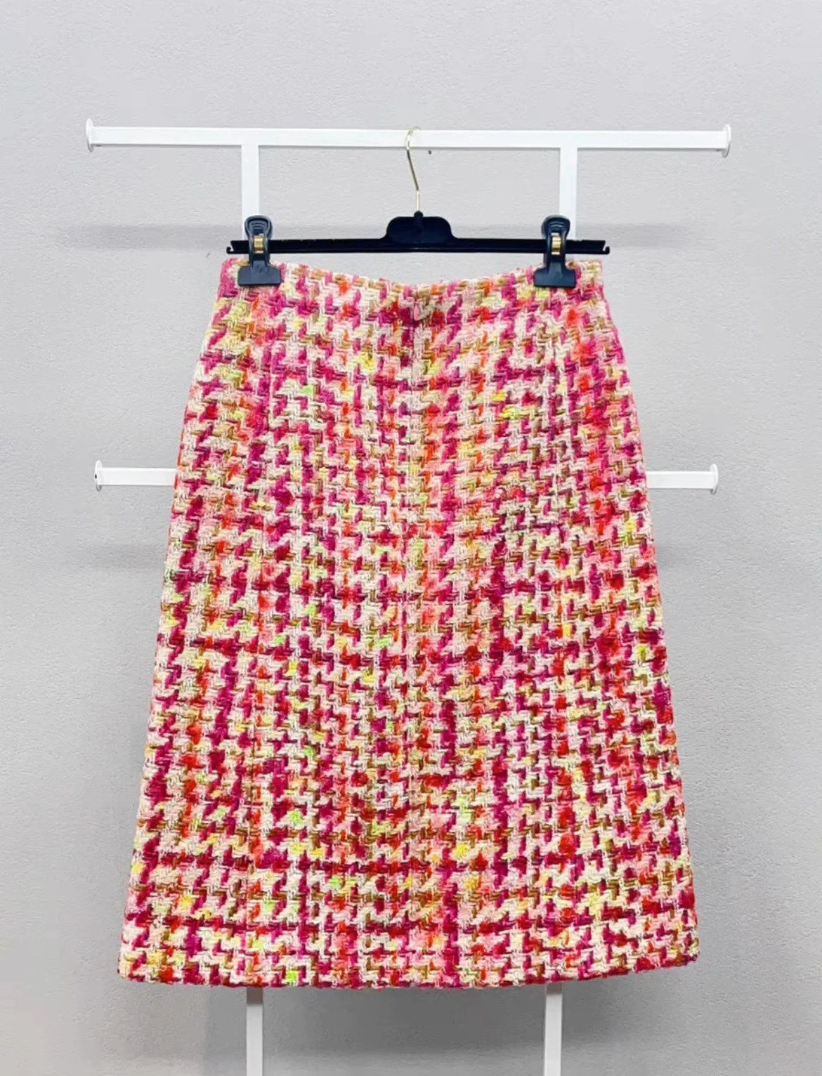 Chanel 20A Pink Tweed Skirt size 36 - Image 2
