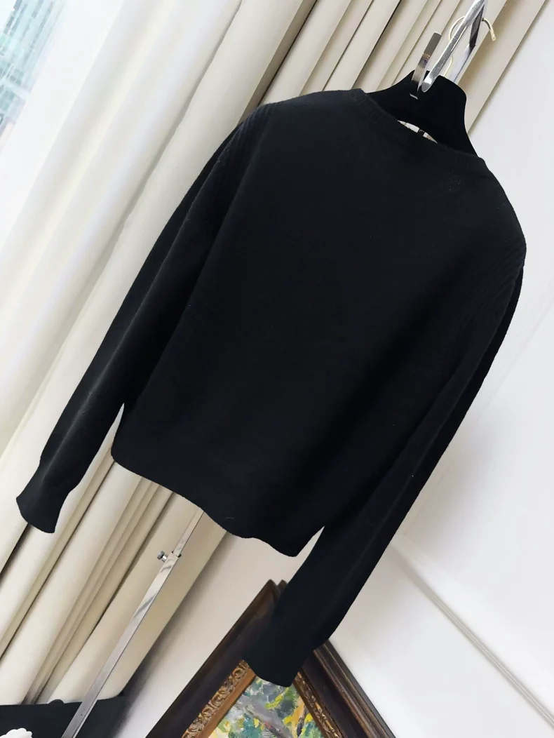 Chanel 20A black gold sweater - Image 2