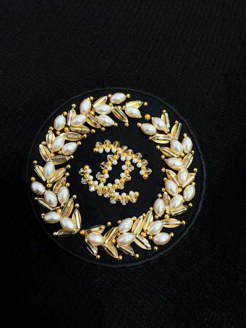 Chanel 20A black gold sweater - Image 3