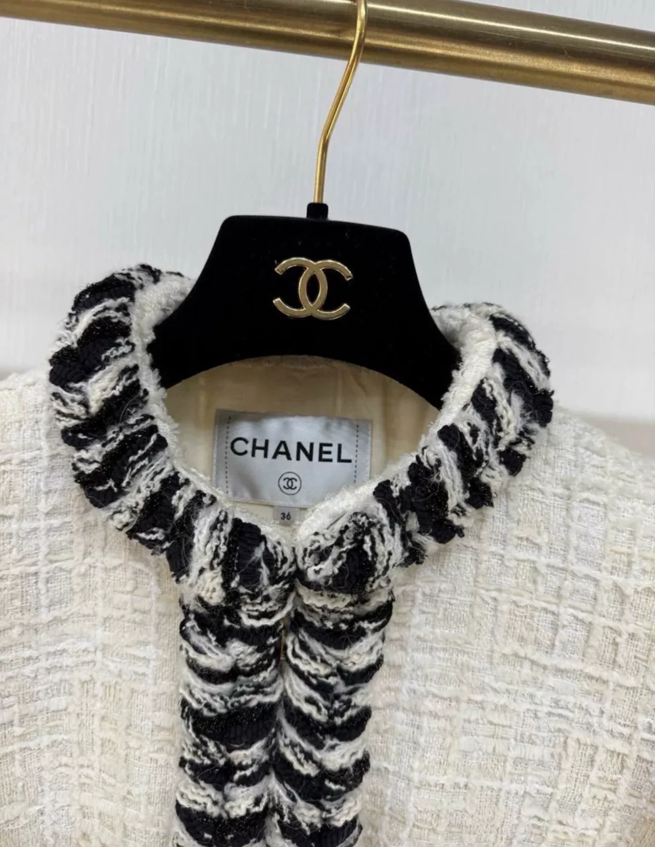 CHANEL 20B ECRU/ WHITE TWEED JACKET BRAIDED TRIM - Image 2