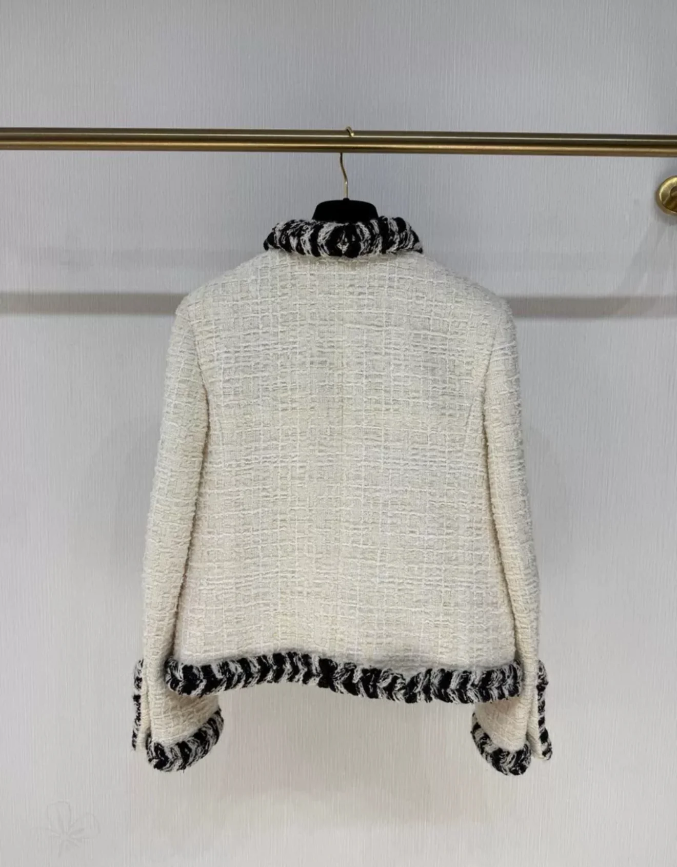 CHANEL 20B ECRU/ WHITE TWEED JACKET BRAIDED TRIM - Image 6