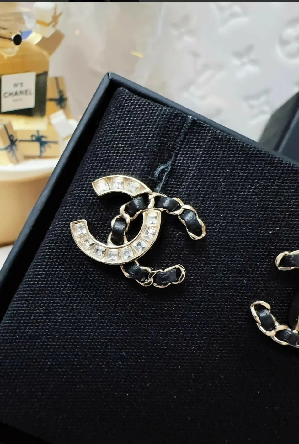 Chanel 20B leather chain double C earrings - Image 2