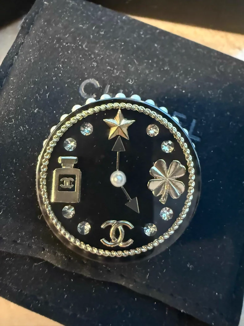 Chanel 20C clock acrylic brooch - Image 2