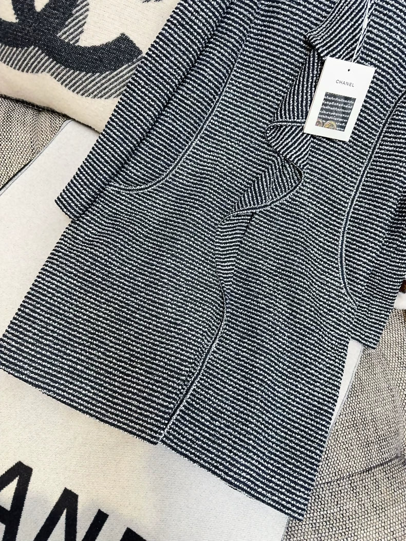 Chanel 20C navy blue and shimmering white striped tweed with ruffles coat - Image 2