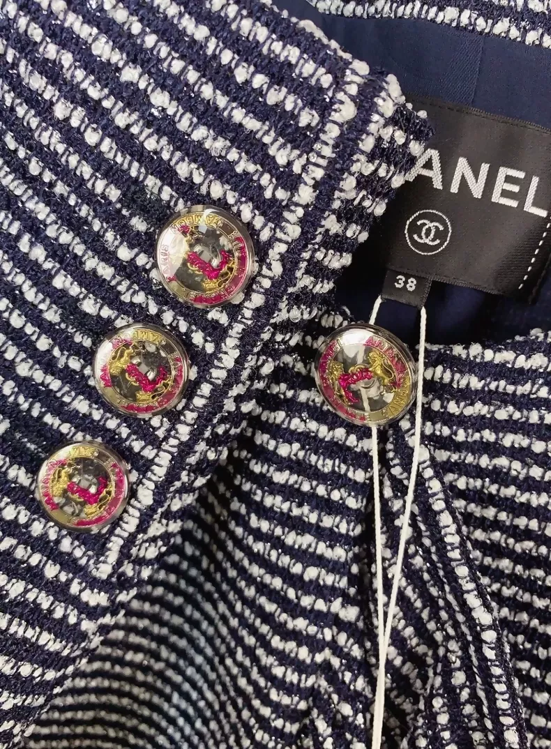 Chanel 20c gray tweed jacket - Image 3